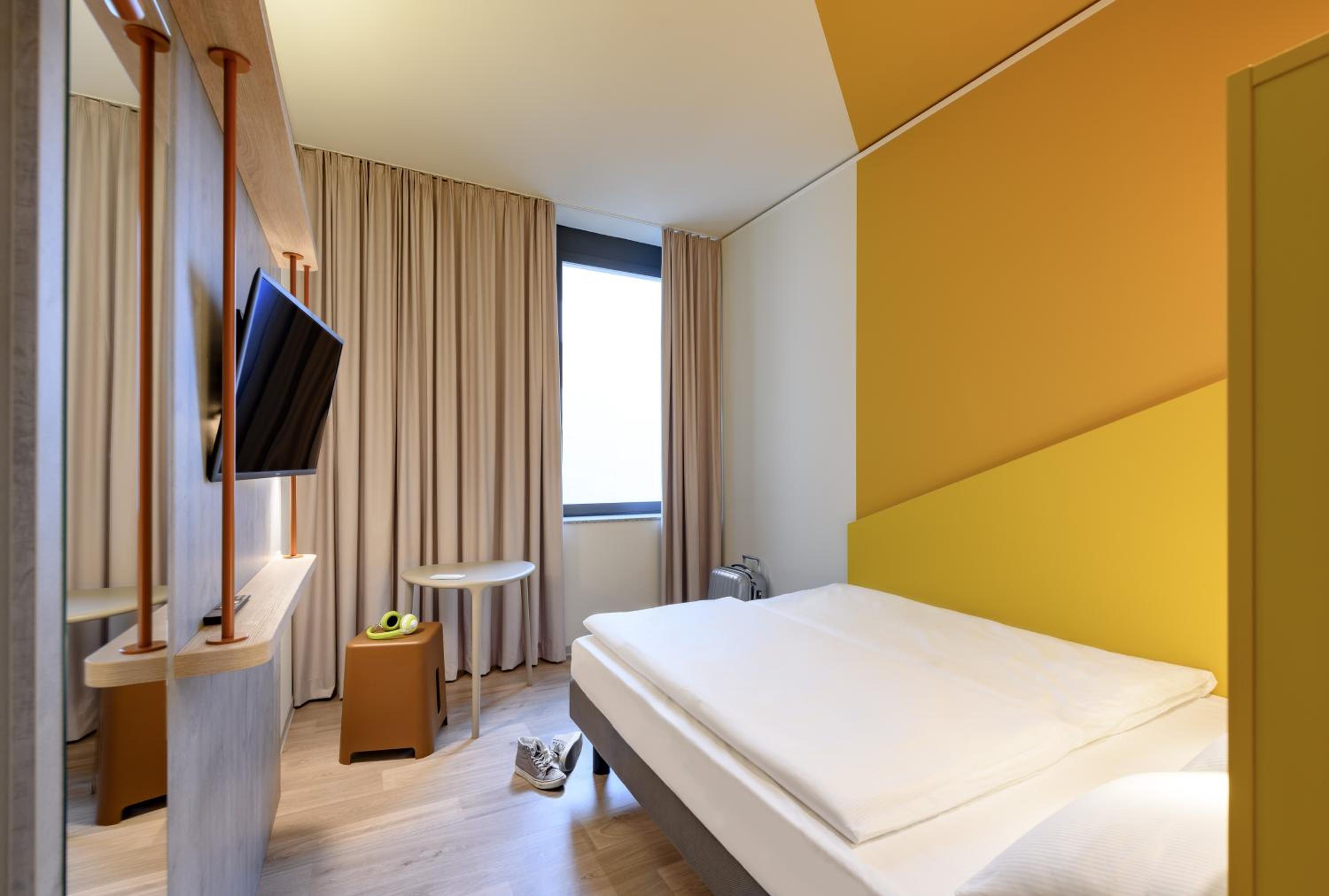 Standard Double Room - Photo 2