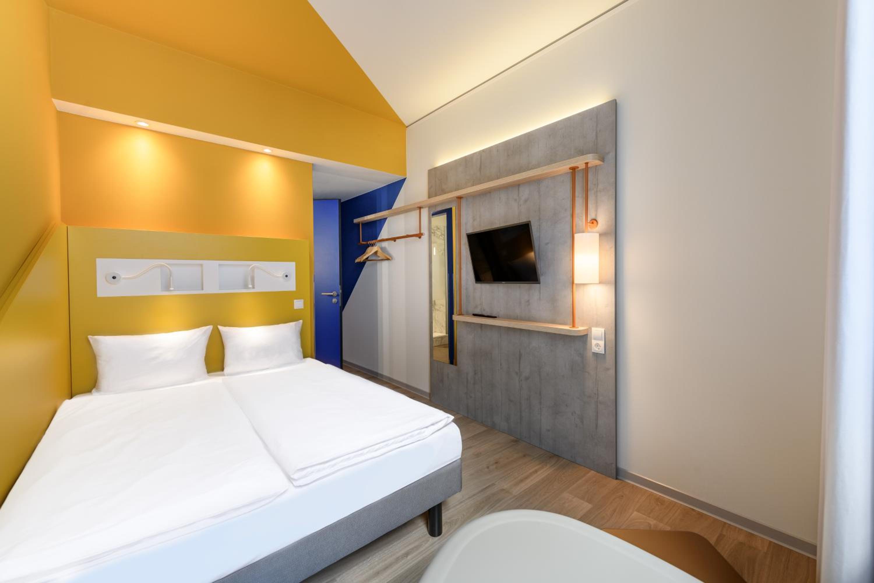 Standard Double Room - Photo 8