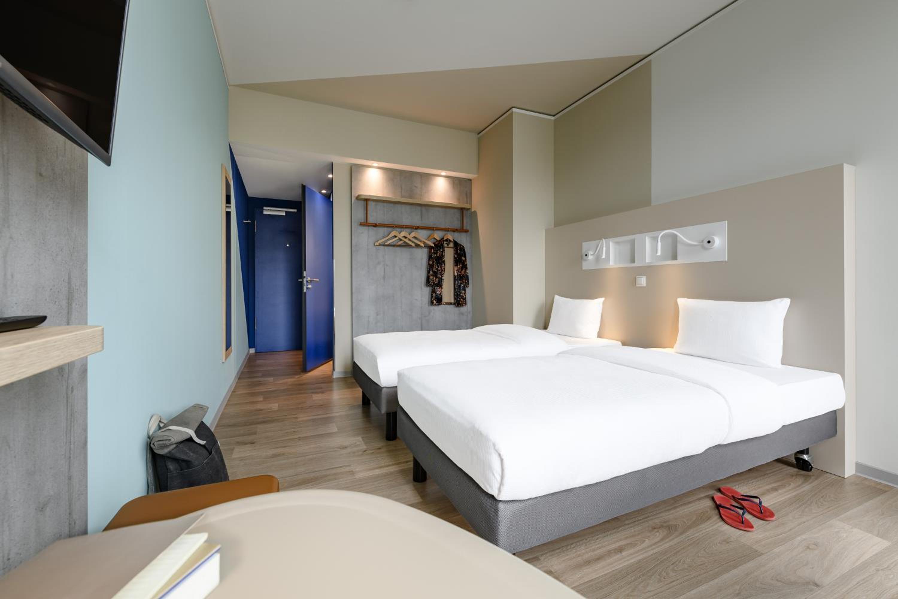 Standard Twin Room - Photo 2