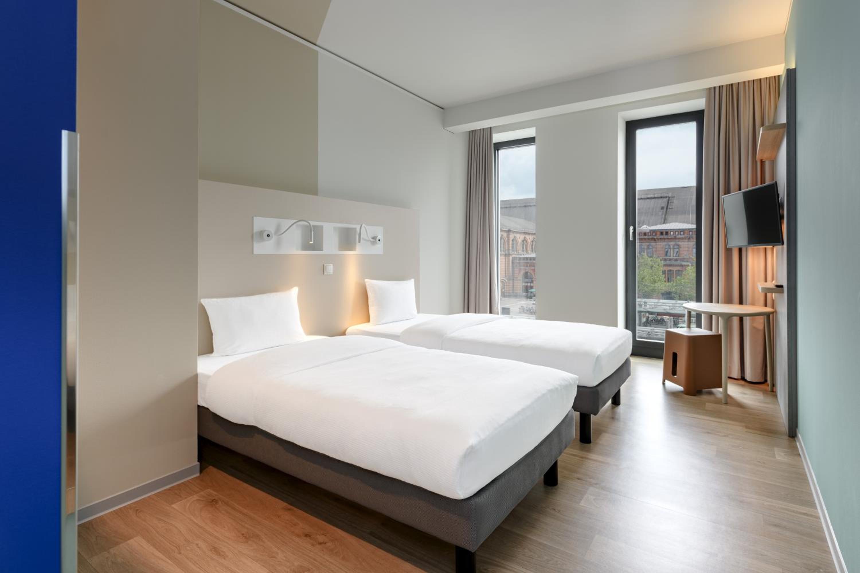 Standard Twin Room - Photo 1