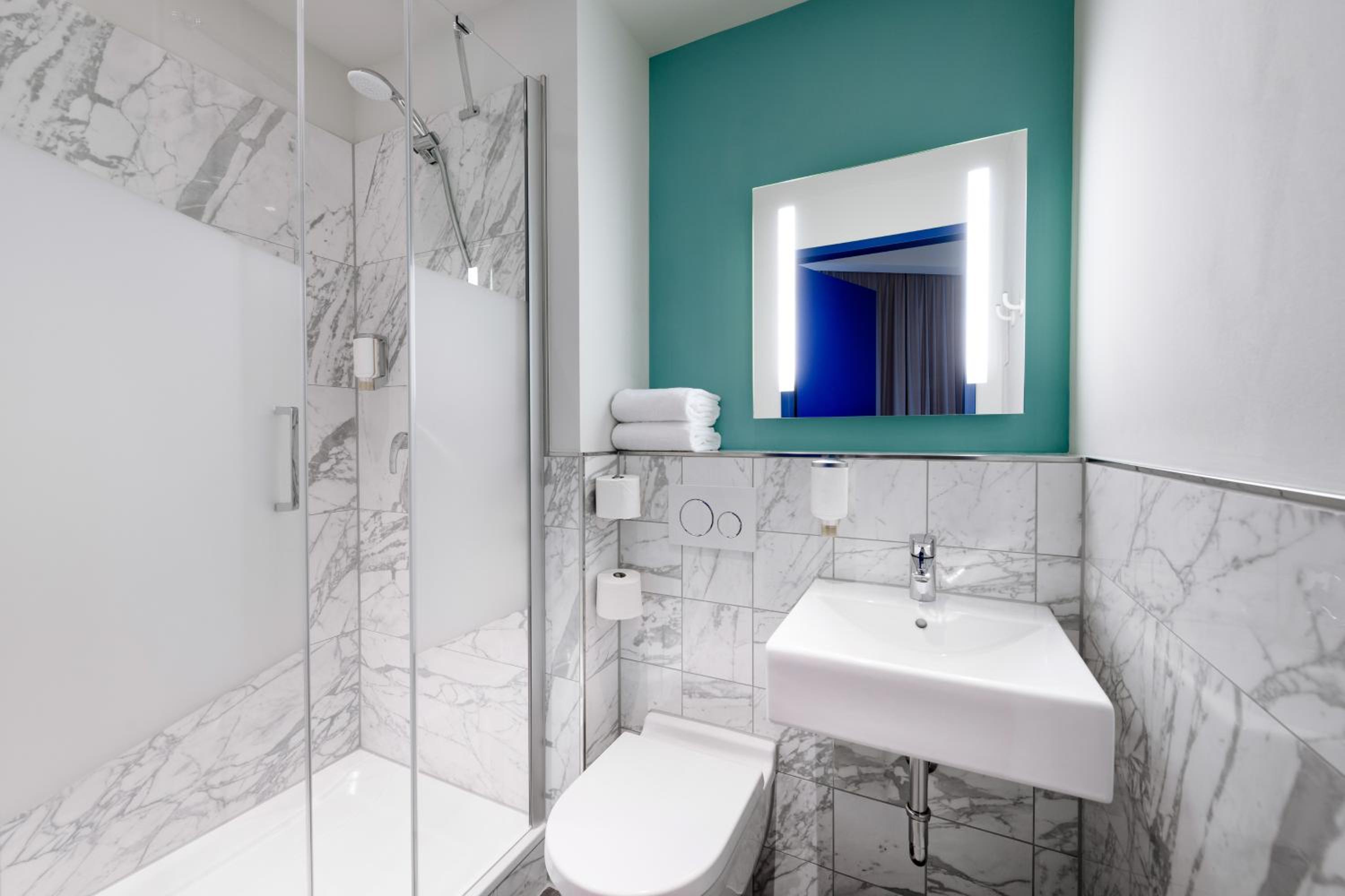 Standard Twin Room - Photo 4