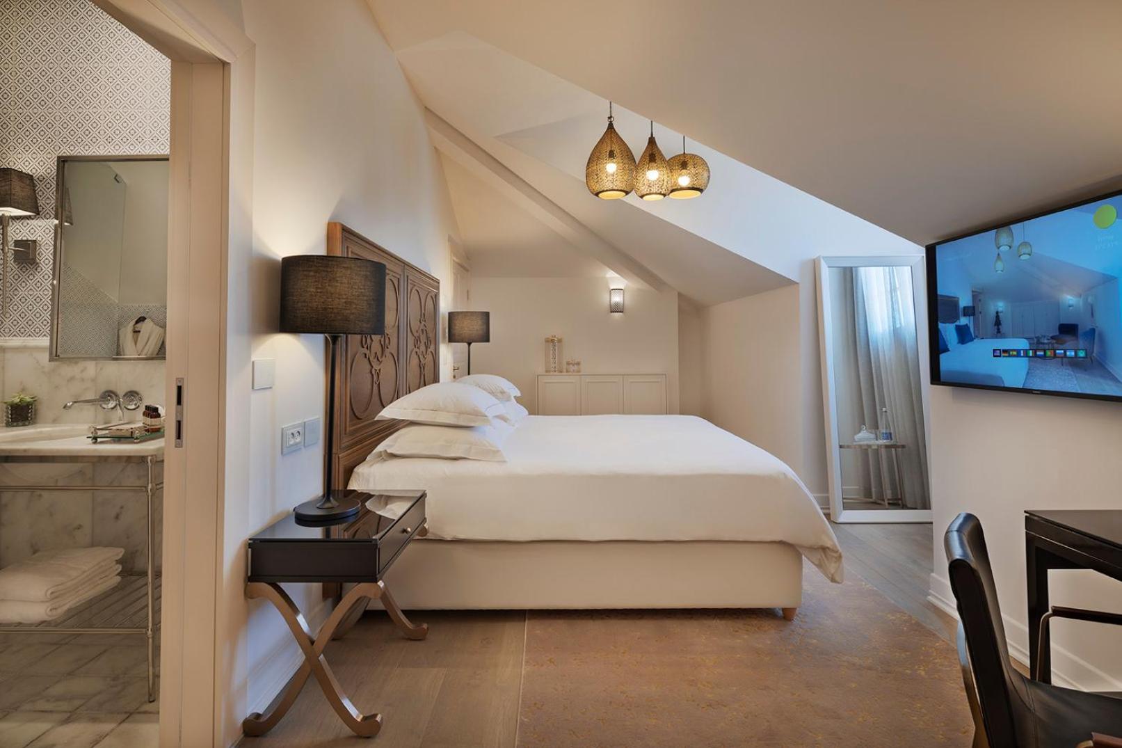 Attic Studio (Access By Stairs Only)