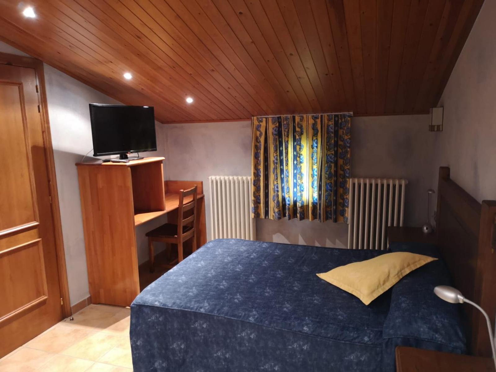 Budget Double Room - Photo 1