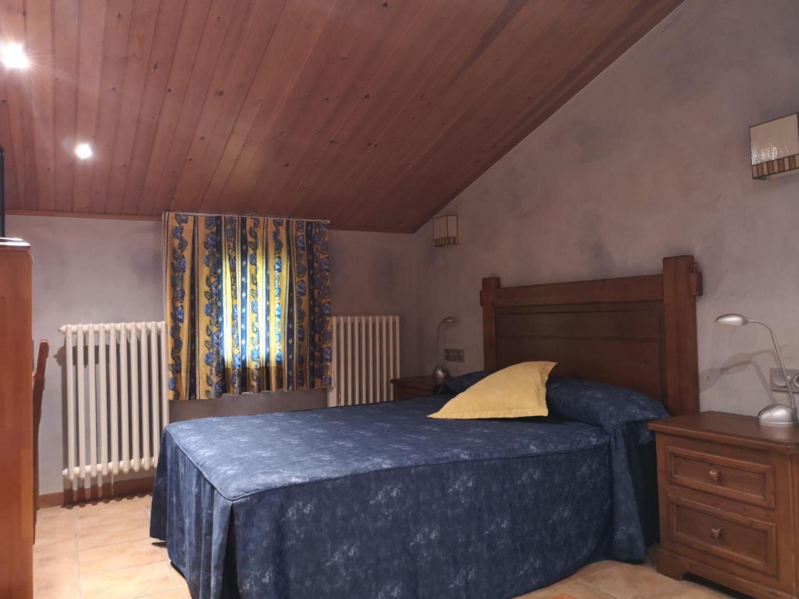 Budget Double Room - Photo 2