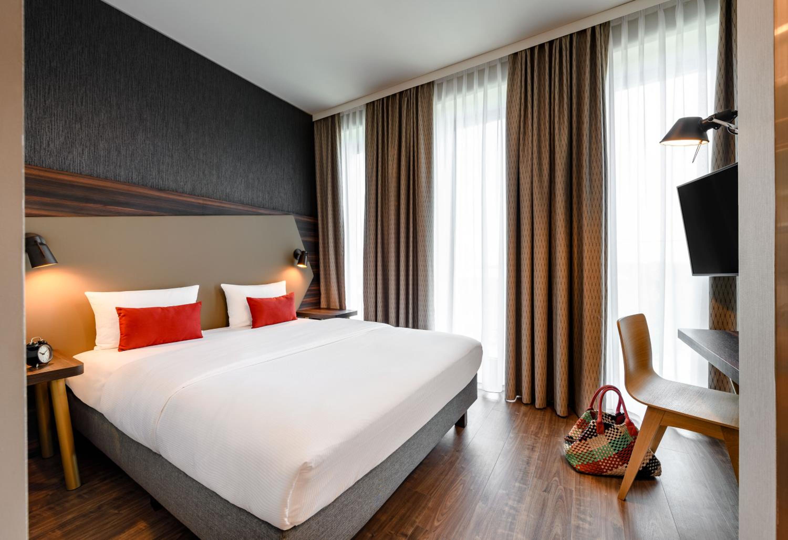 Apartment photo 2