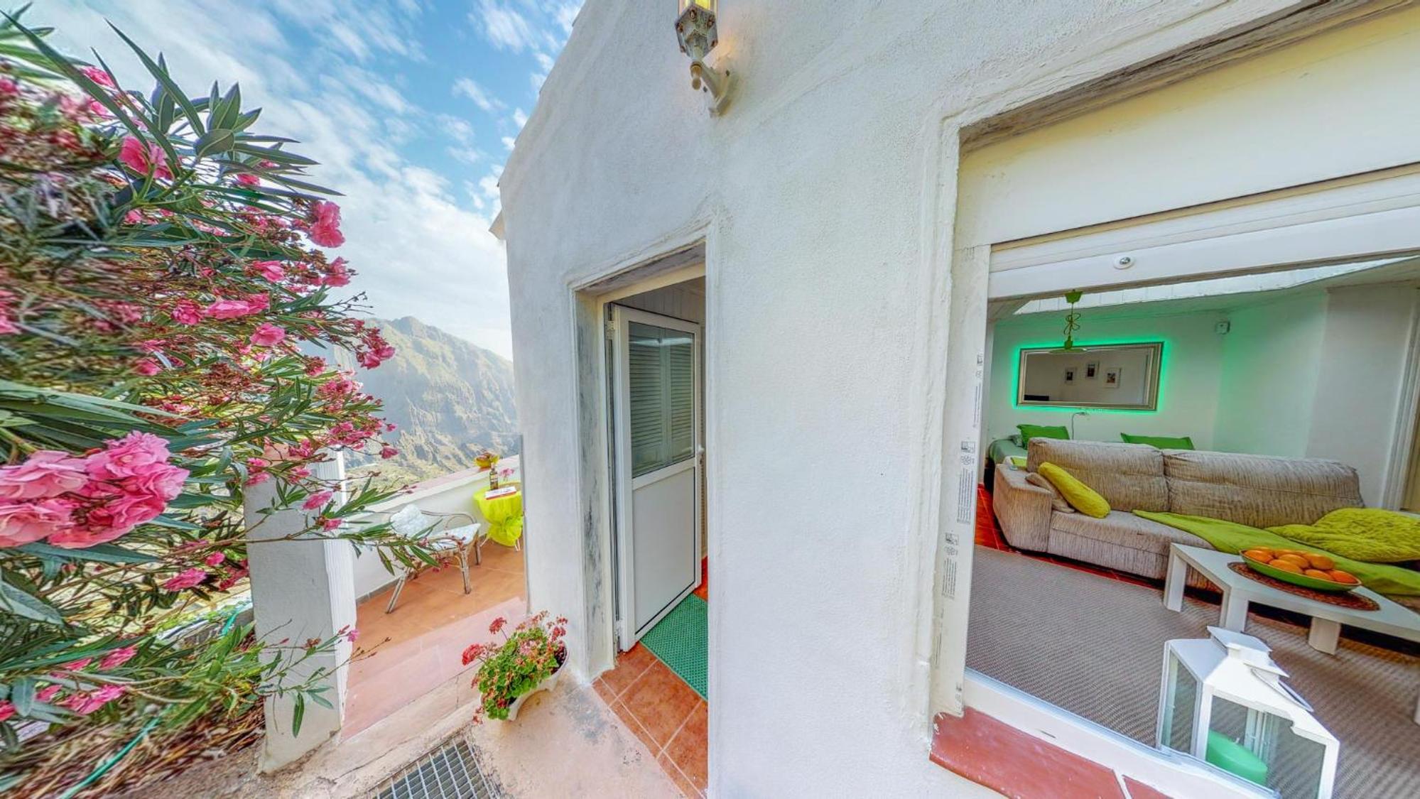 Double Room - Photo 14