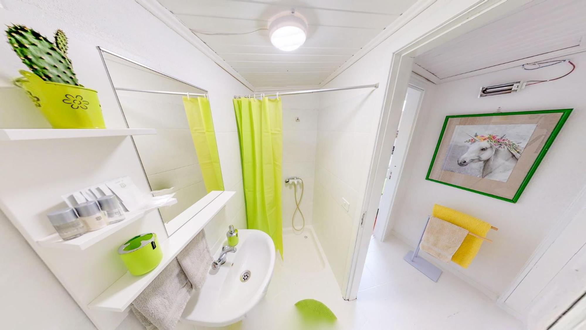 Double Room - Photo 12