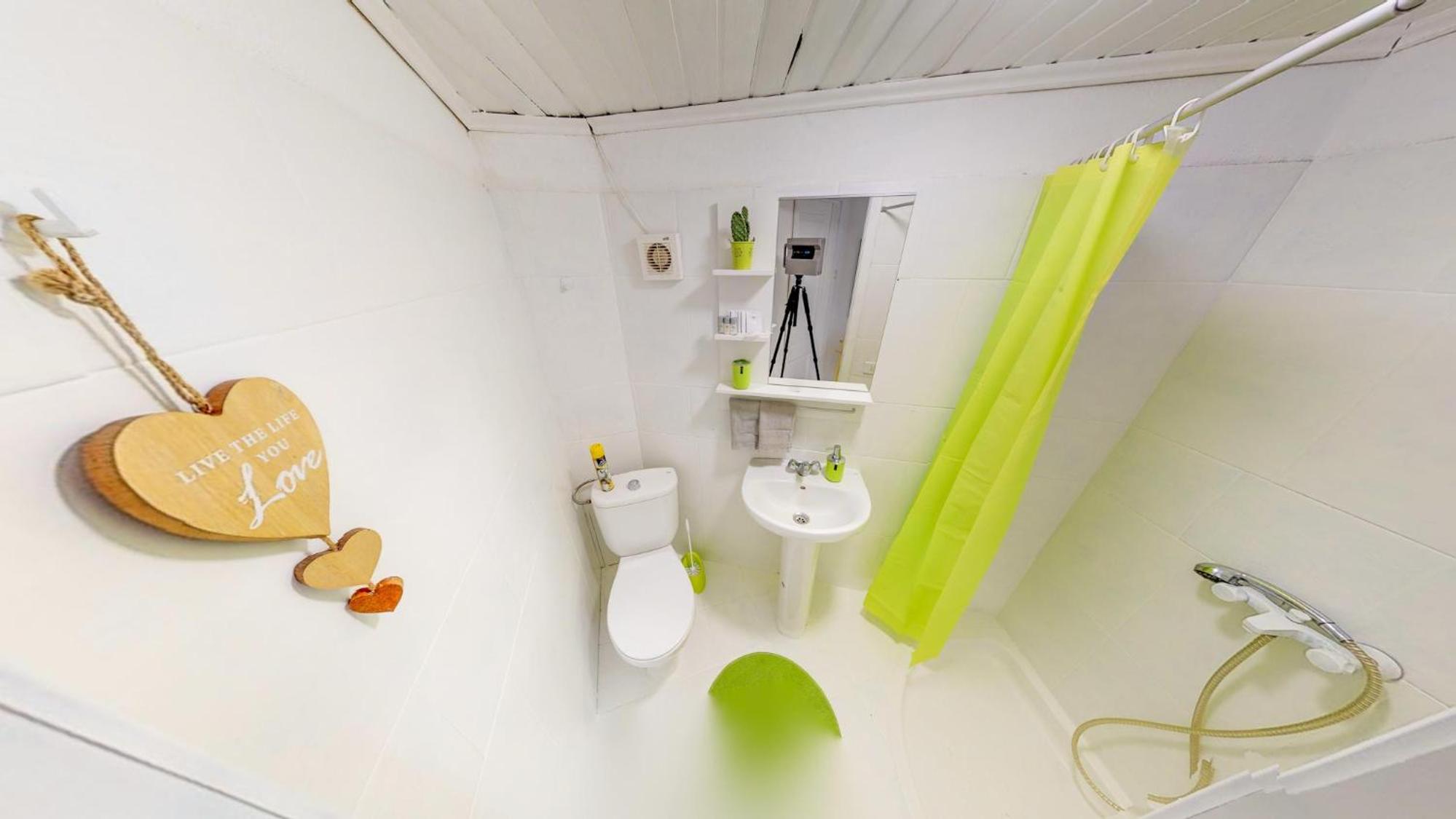 Double Room - Photo 13