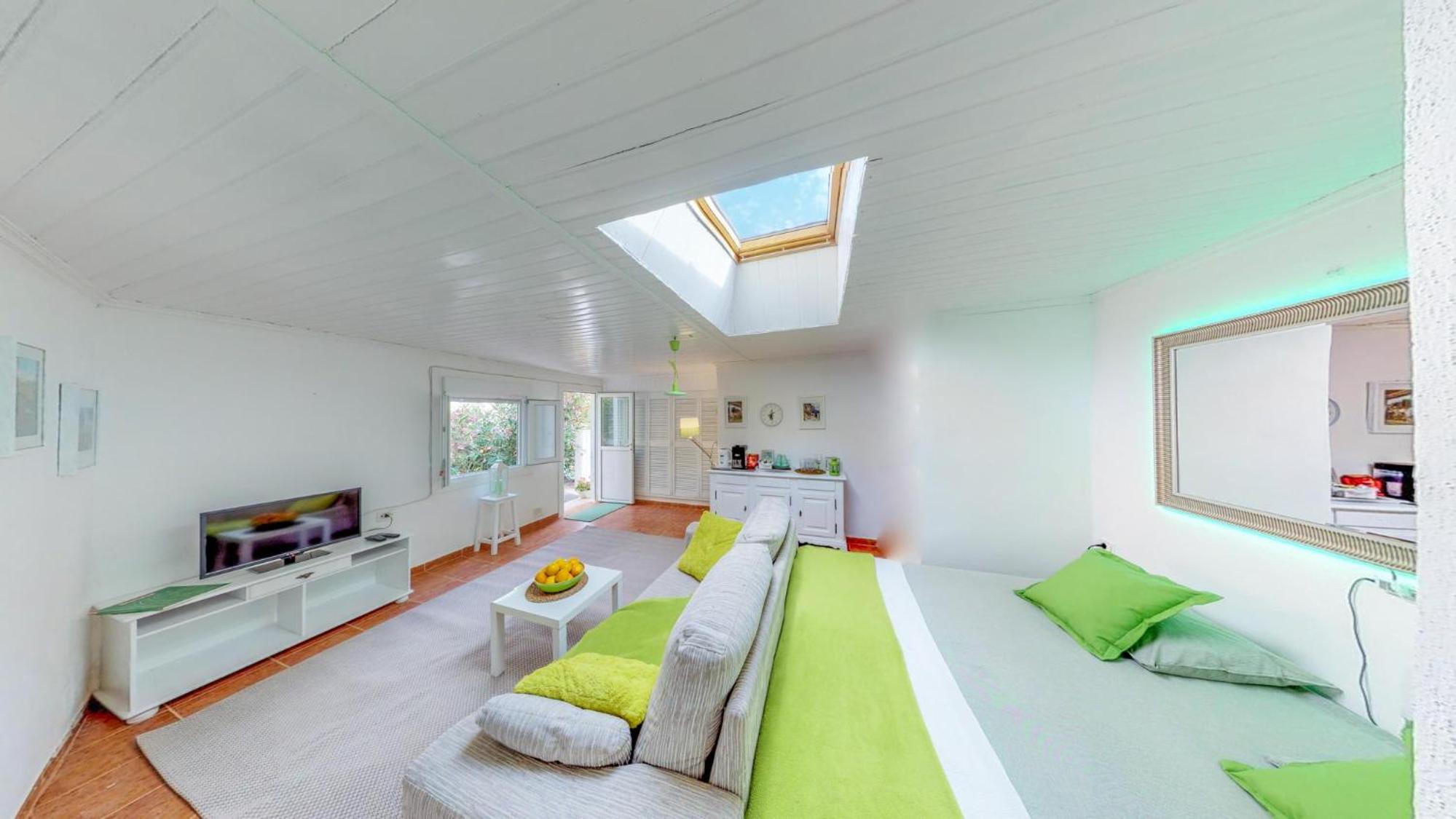 Double Room - Photo 7