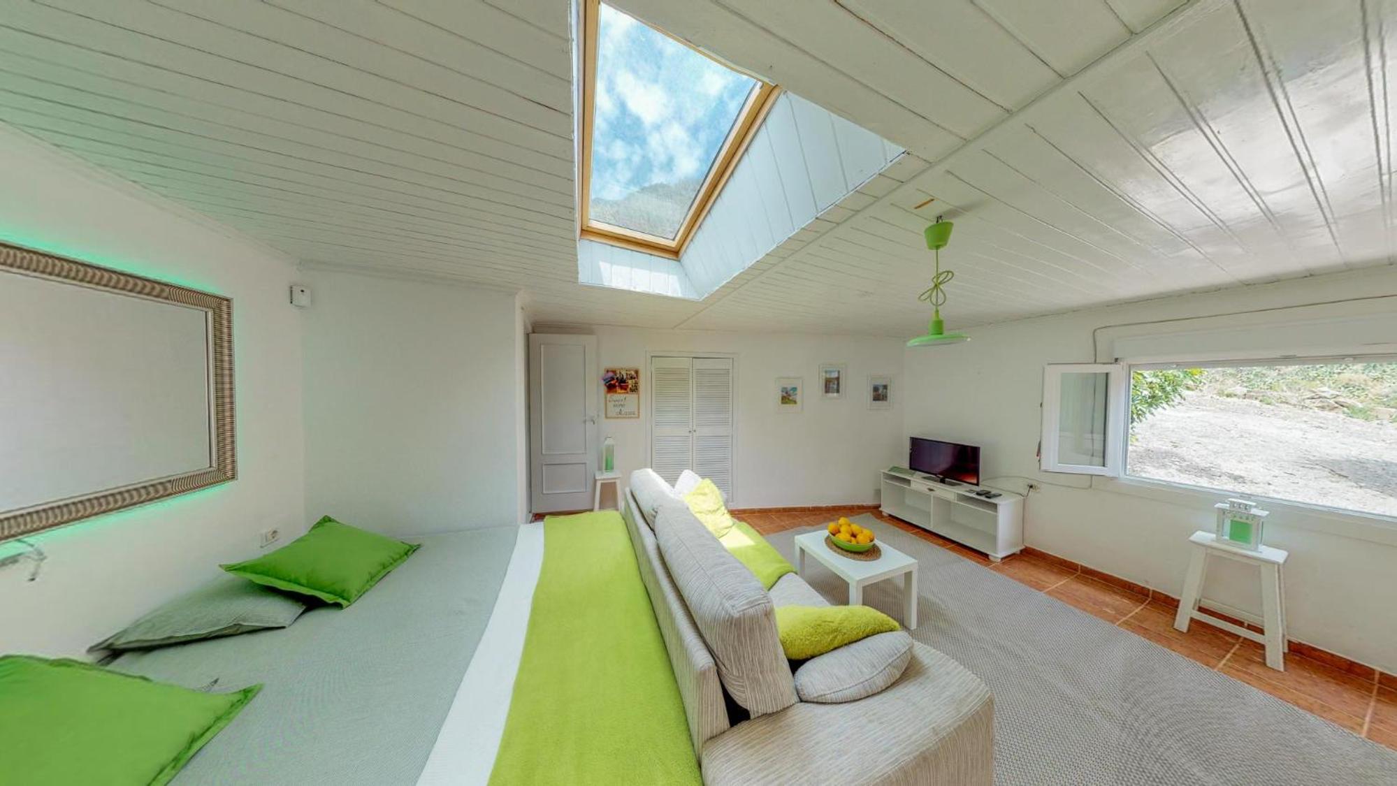 Double Room - Photo 16