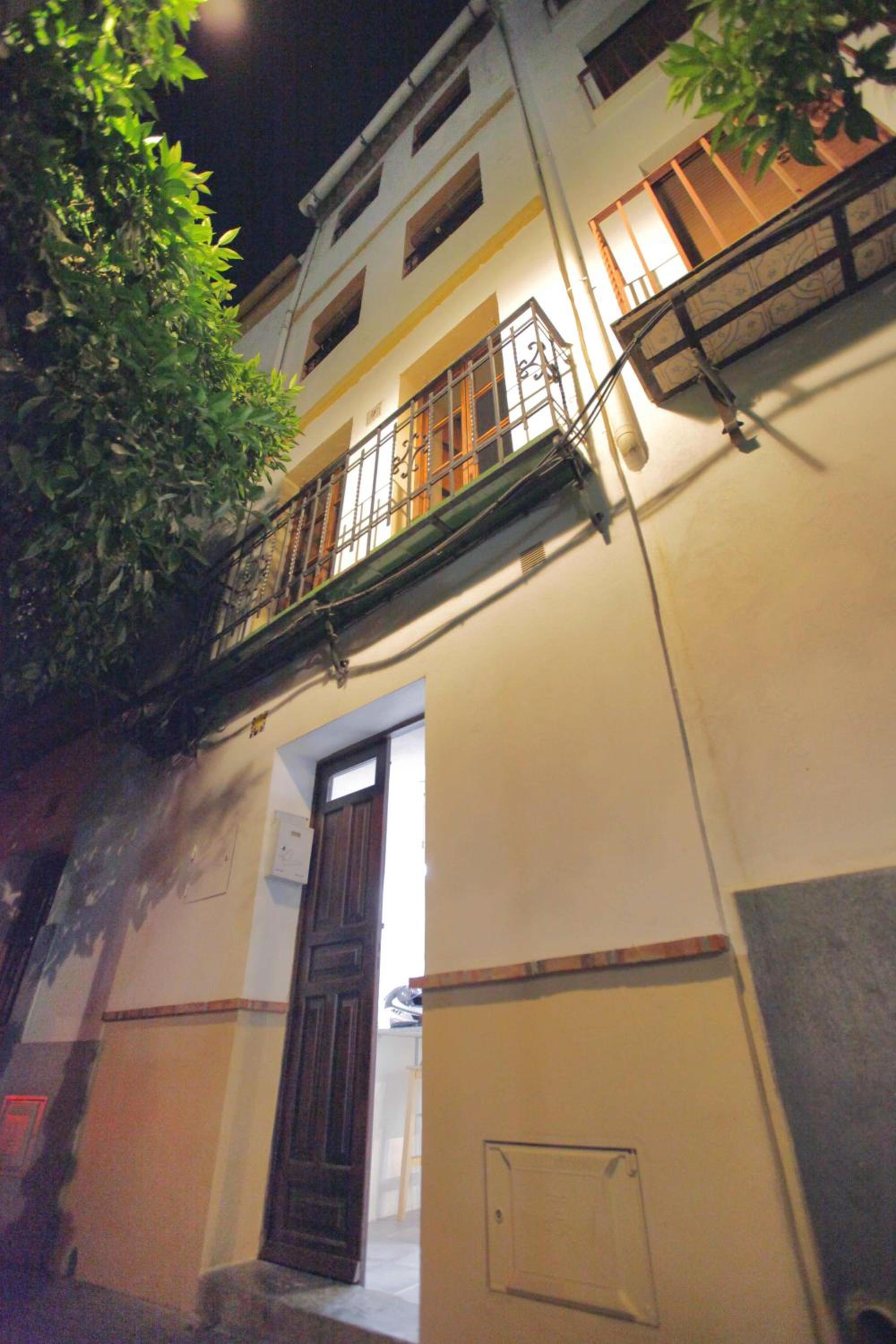 Apartment with Terrace - Photo 2