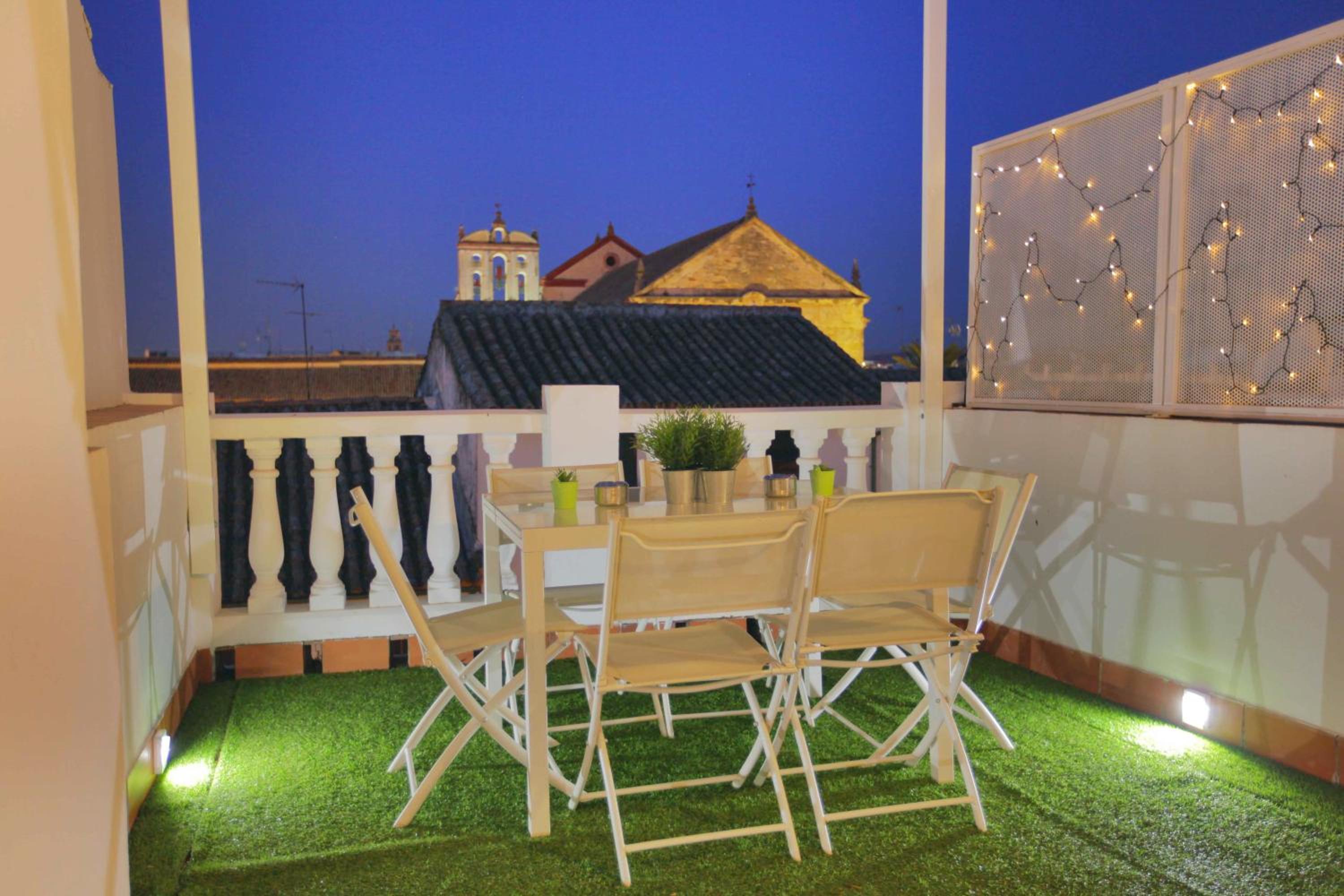 Apartment with Terrace - Photo 29