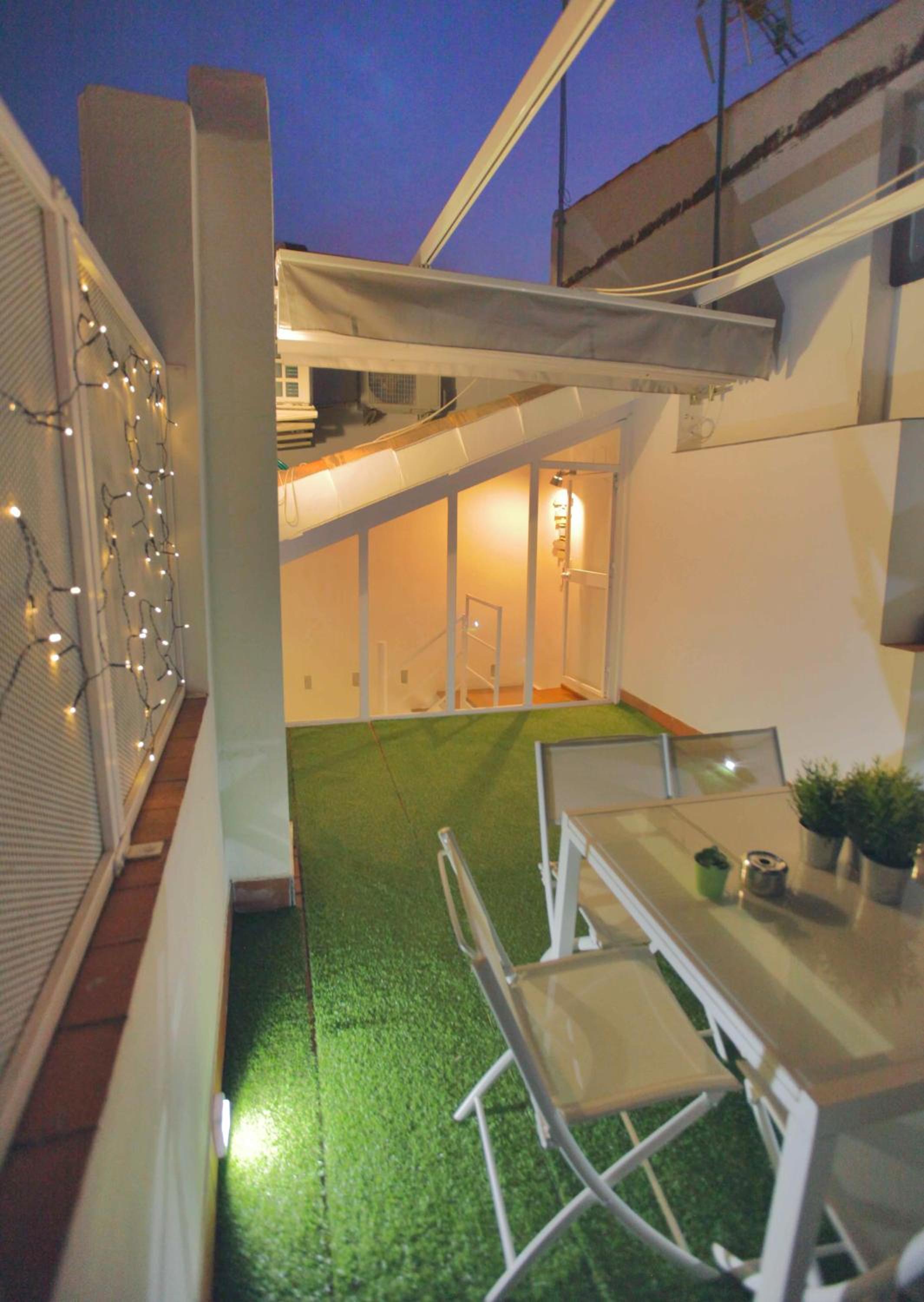 Apartment with Terrace - Photo 30