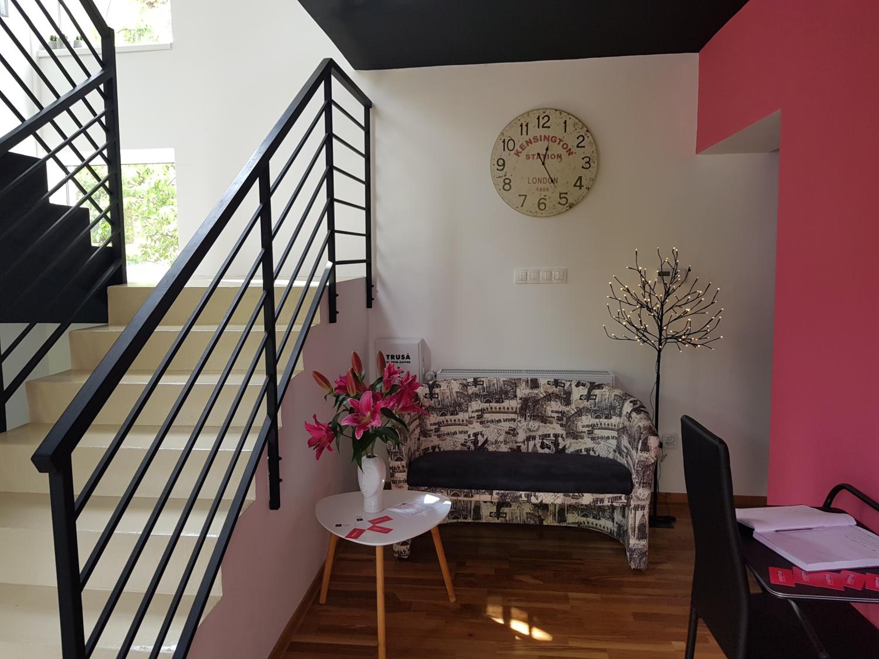 Apartment with Terrace - Photo 15