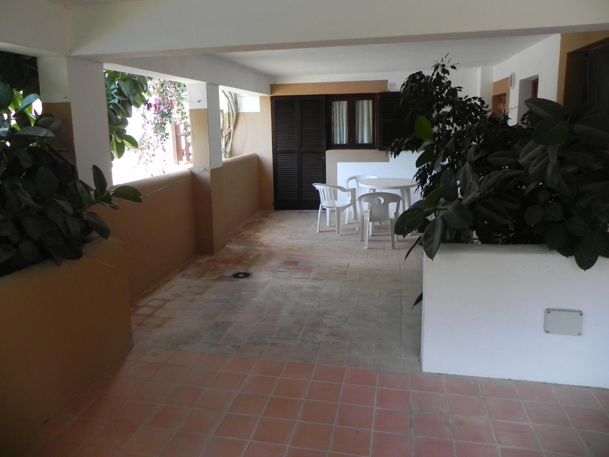 Estudio (2 adultos)