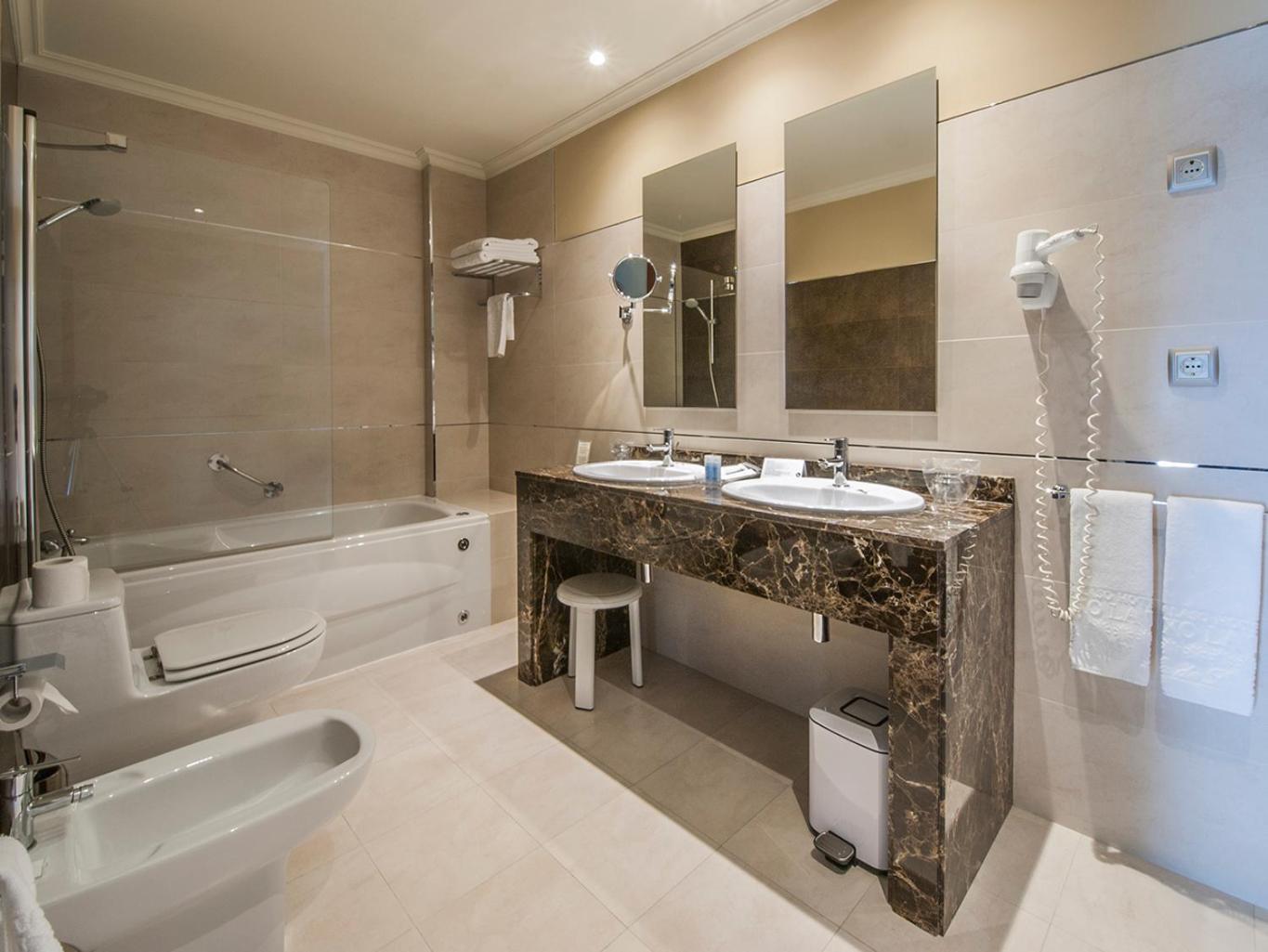 Premium with Sea View - Photo 4
