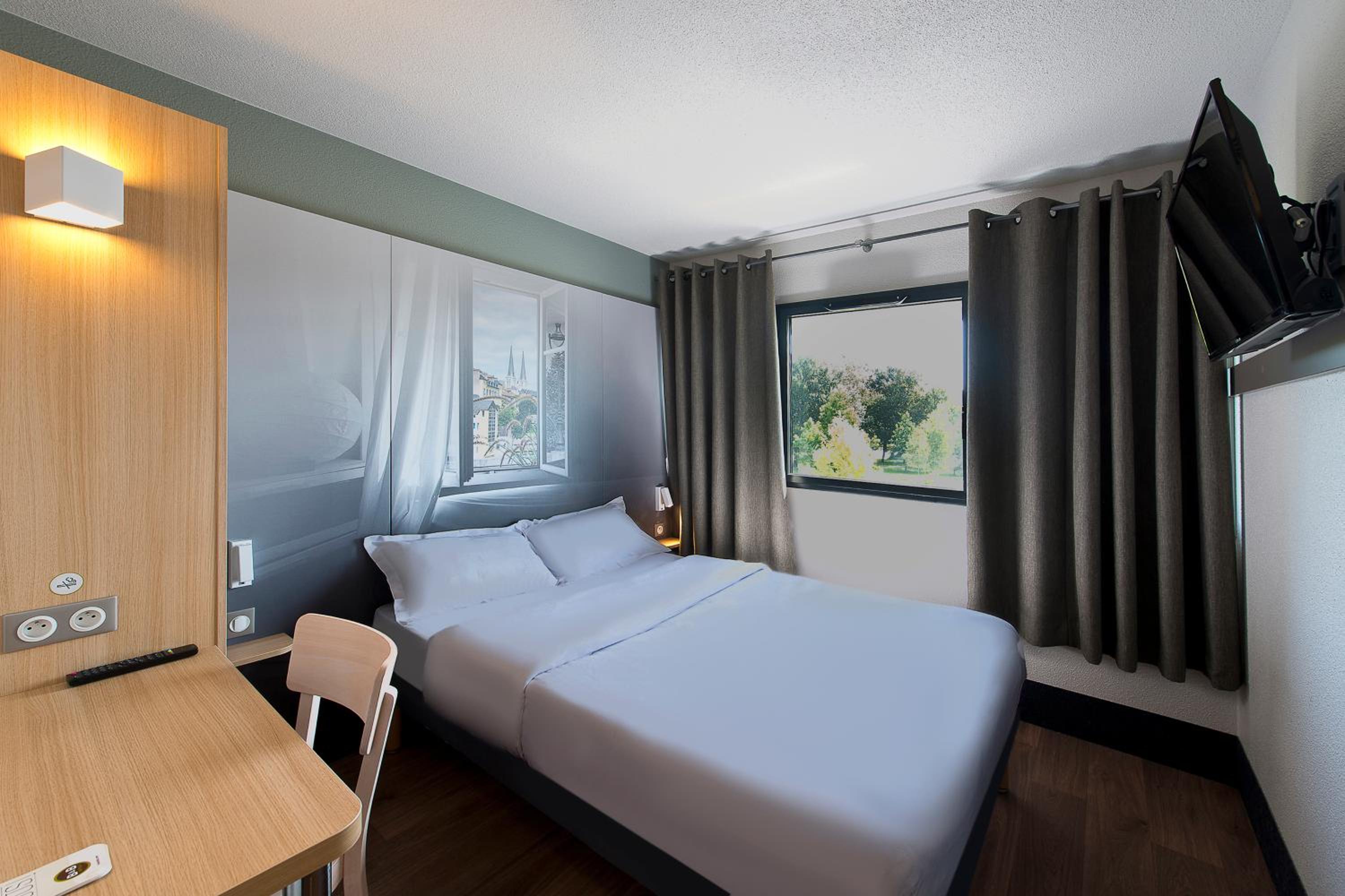 Double Room - Disability Access photo 3