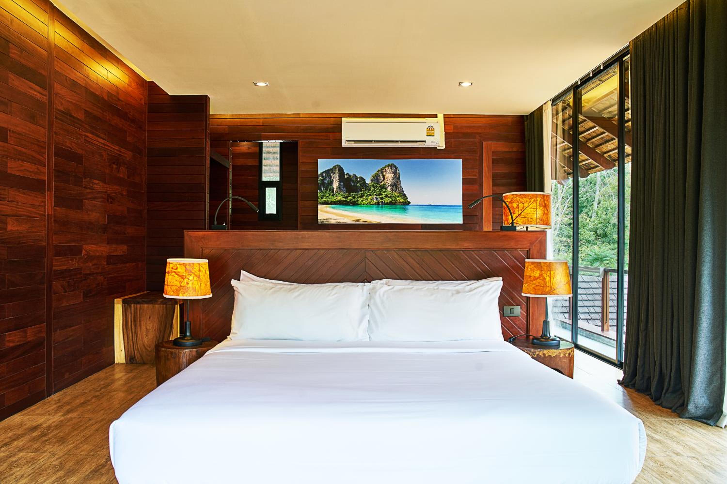 Villa - Photo 1