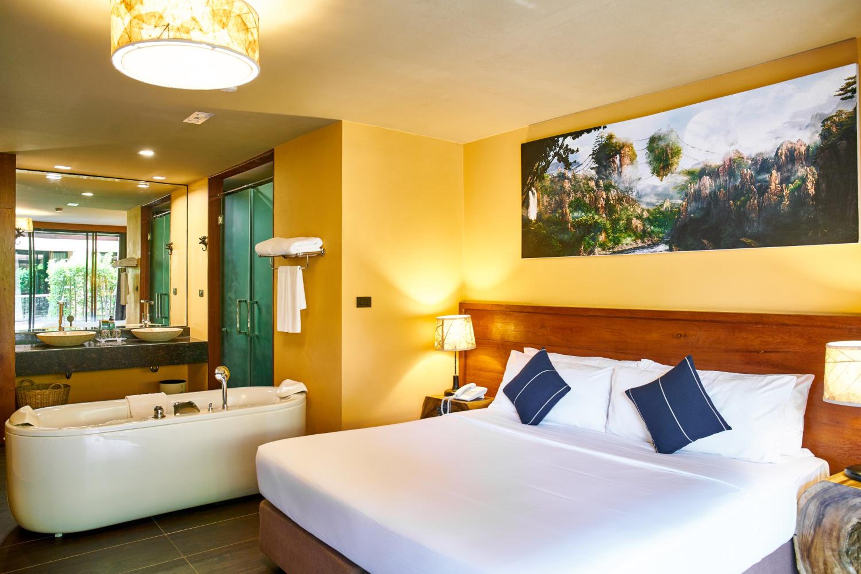 Suite with Private Pool - Photo 16