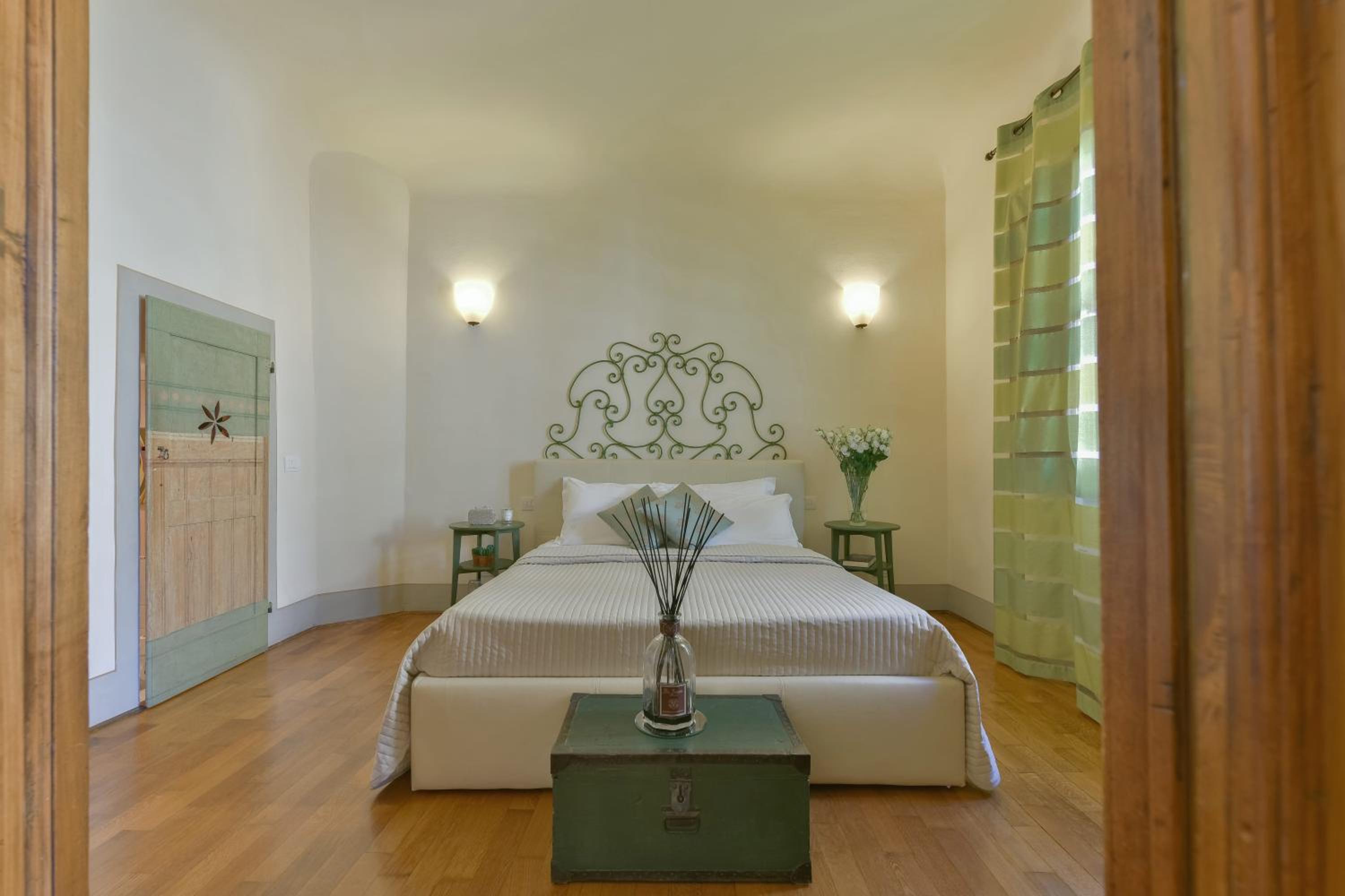 Two-Bedroom Apartment - Split Level photo 1