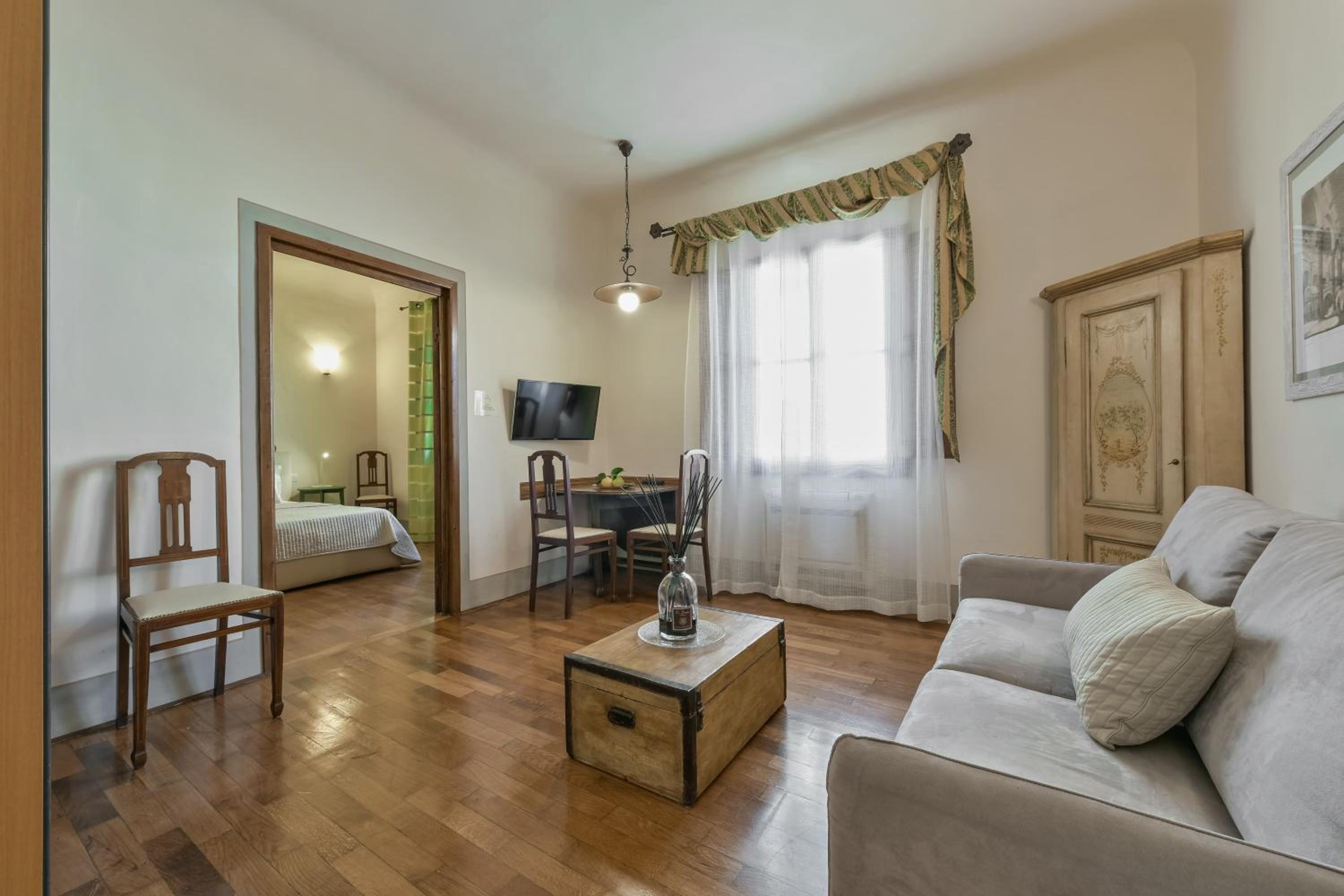 Two-Bedroom Apartment - Split Level photo 3