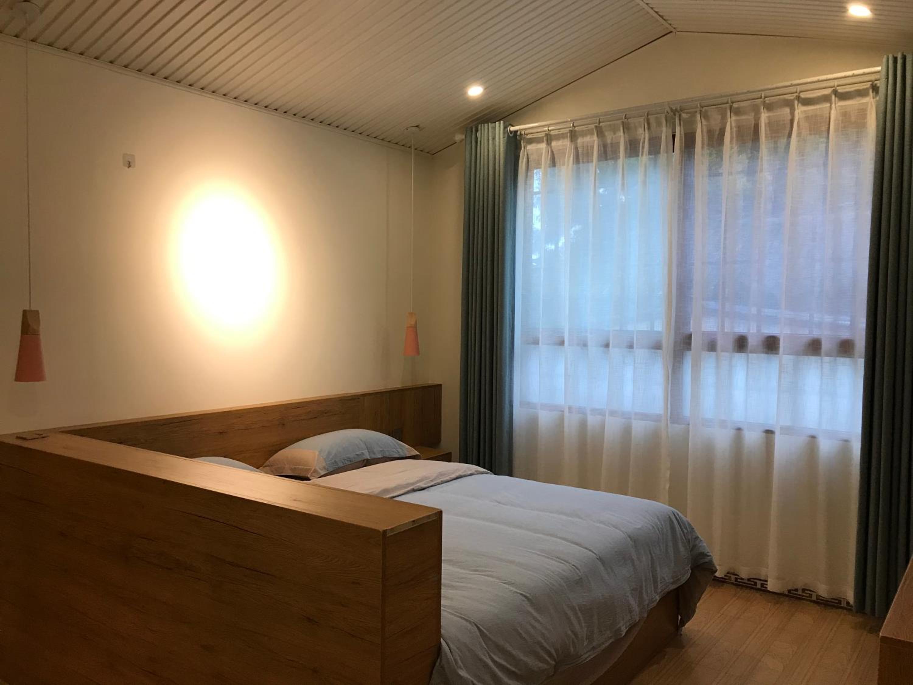 Deluxe King Room photo 2