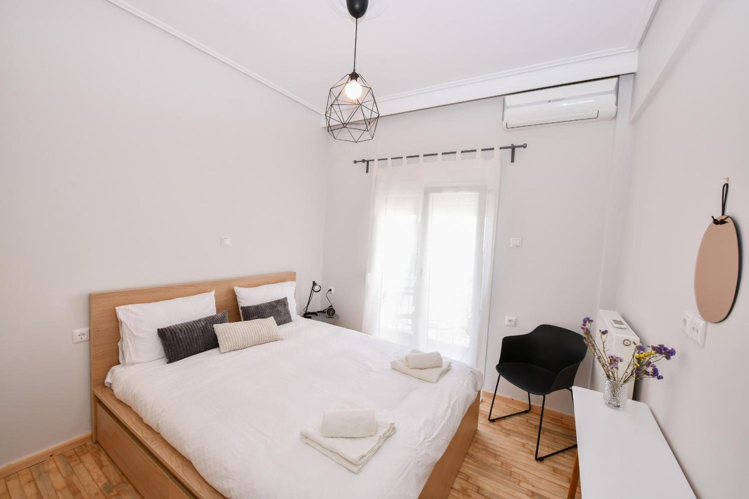 One-Bedroom Apartment photo 1
