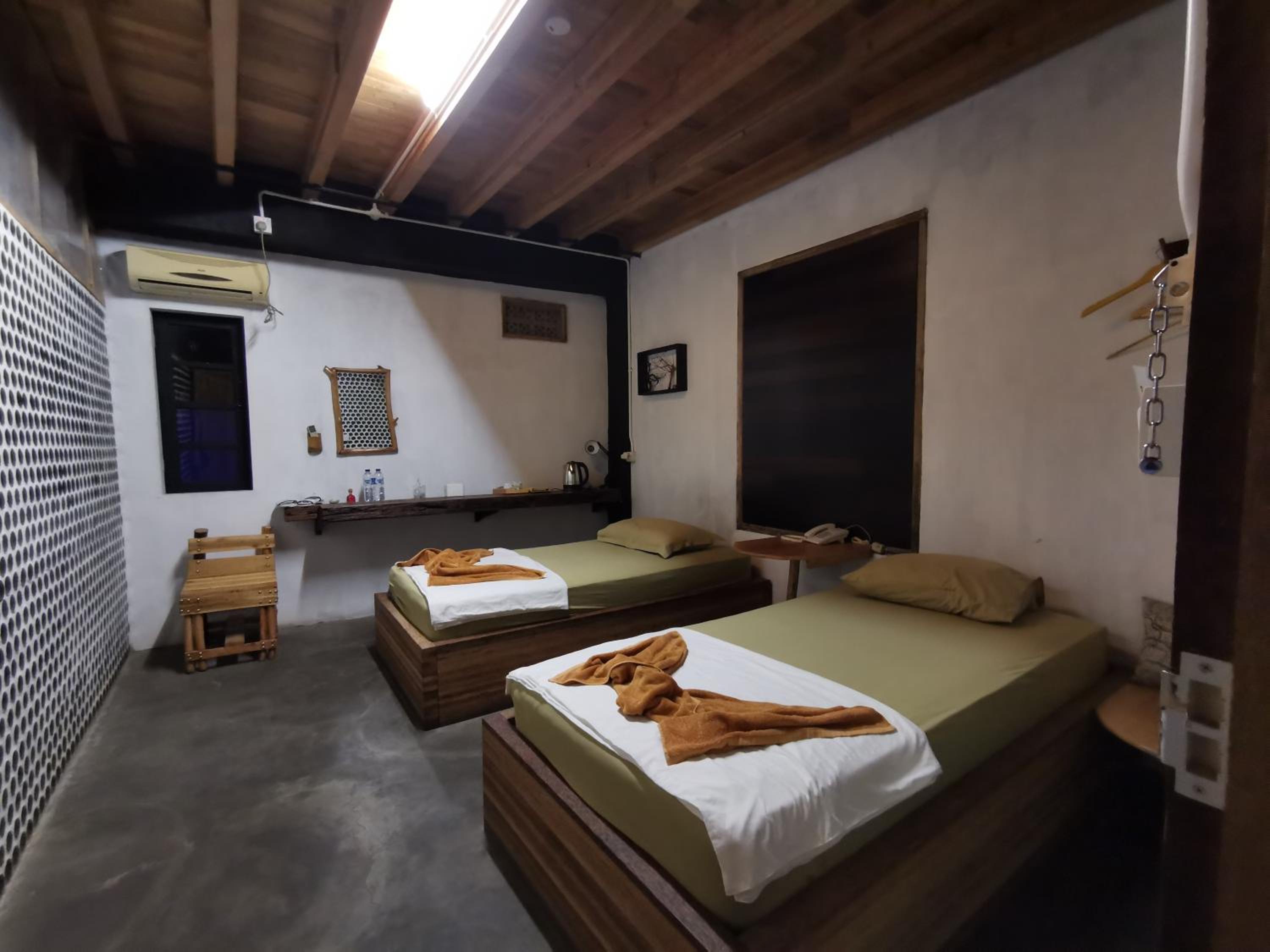 Standard Twin Room with Shared Bathroom