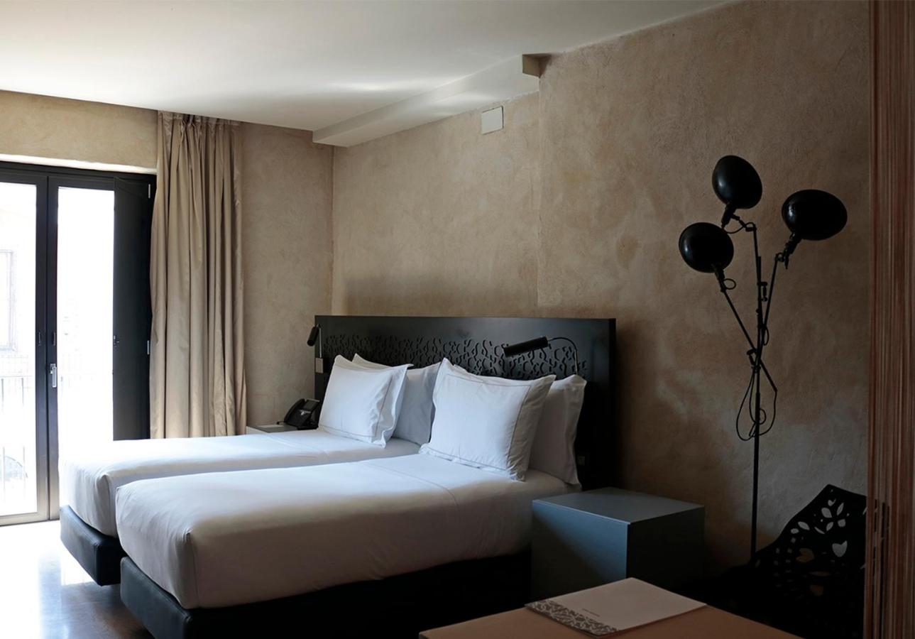 Deluxe Double Room with Views - Photo 8