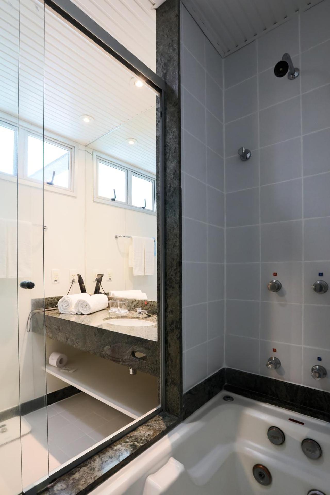 Premium King Room photo 2
