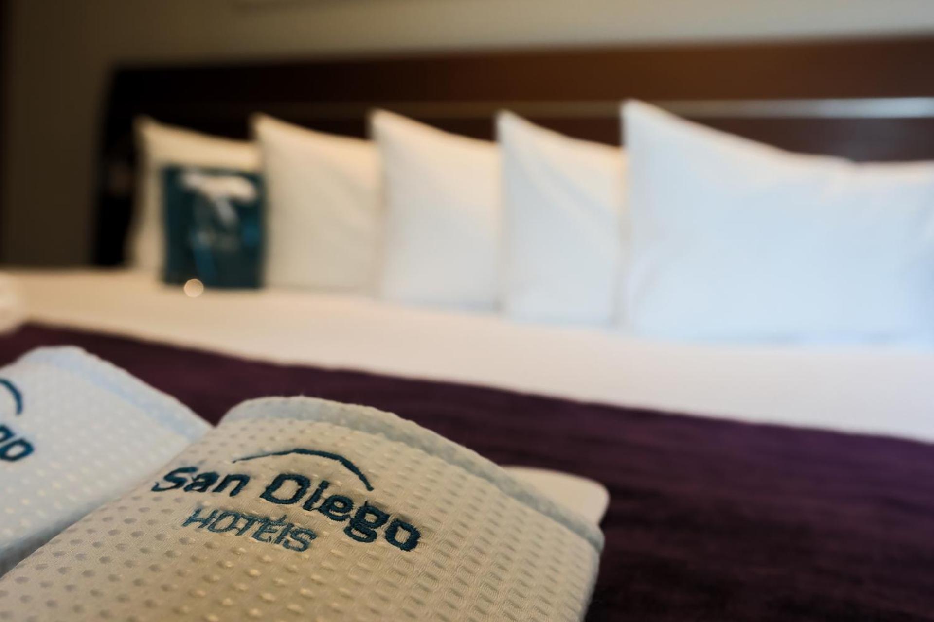 Premium King Room photo 3