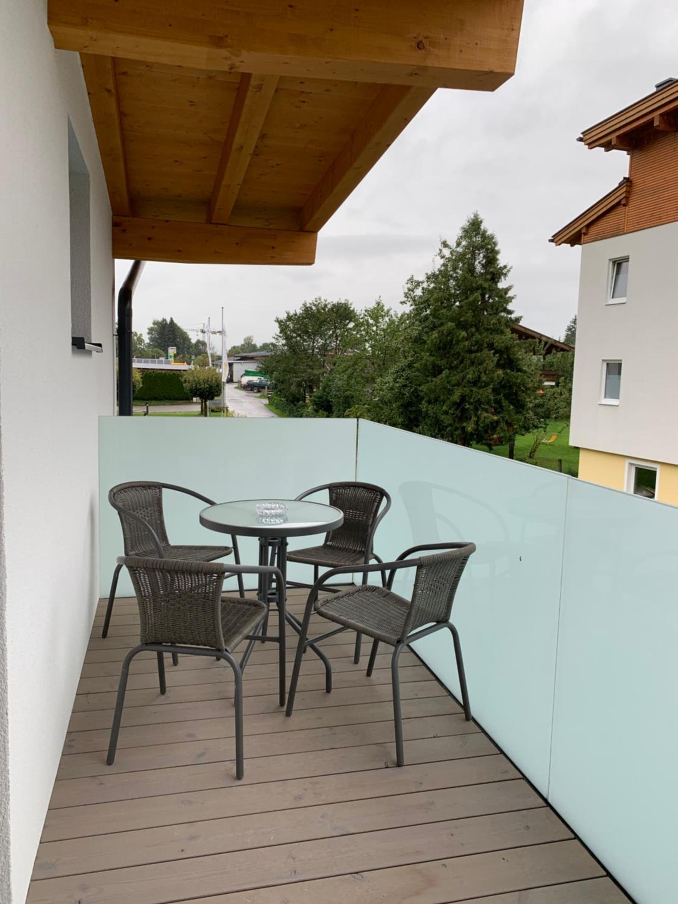 Apartment with Balcony photo 2