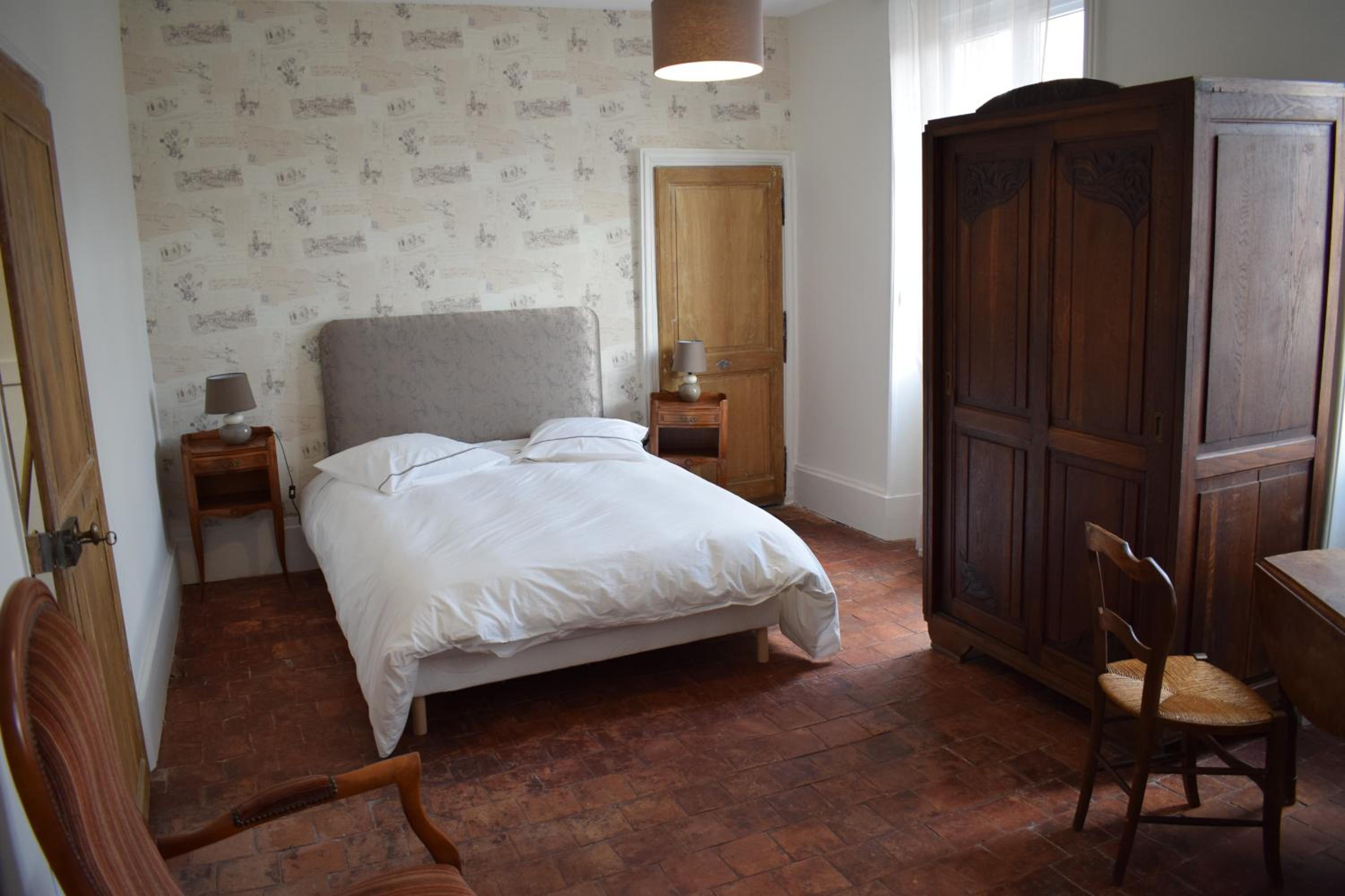 Family Room with Private Bathroom - Photo 9