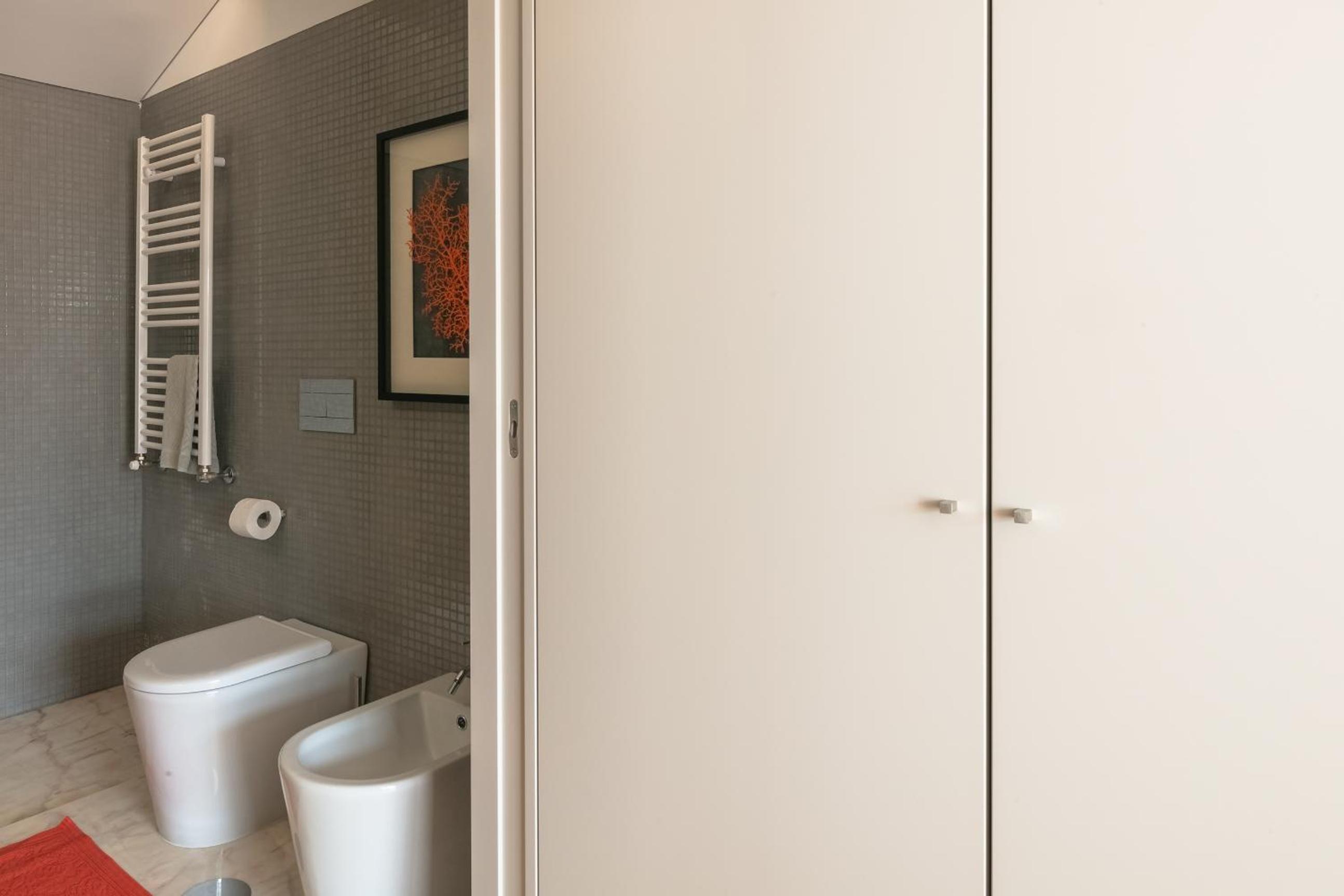 One-Bedroom Apartment - Photo 9