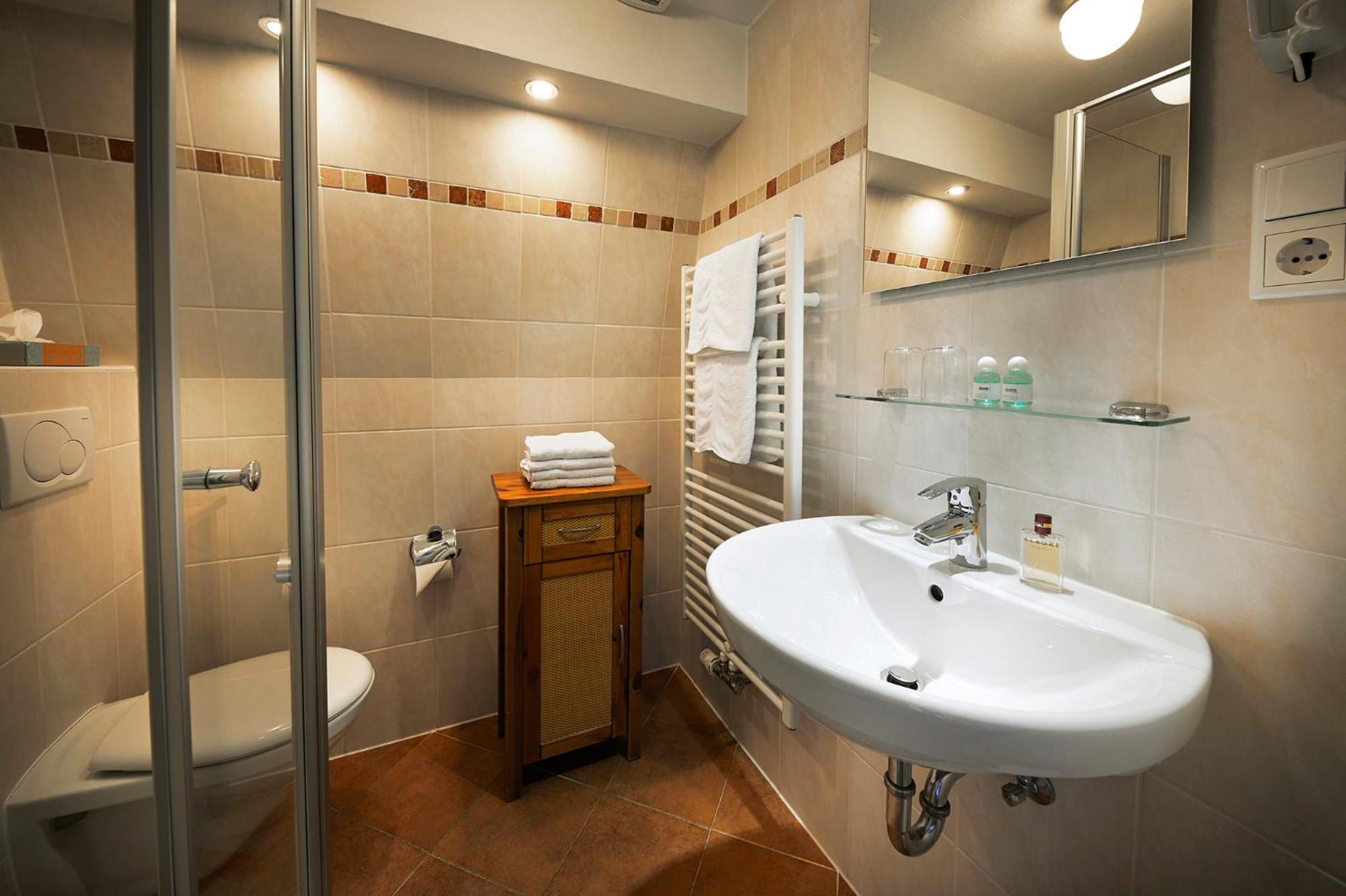 Budget Single Room Street view photo 2