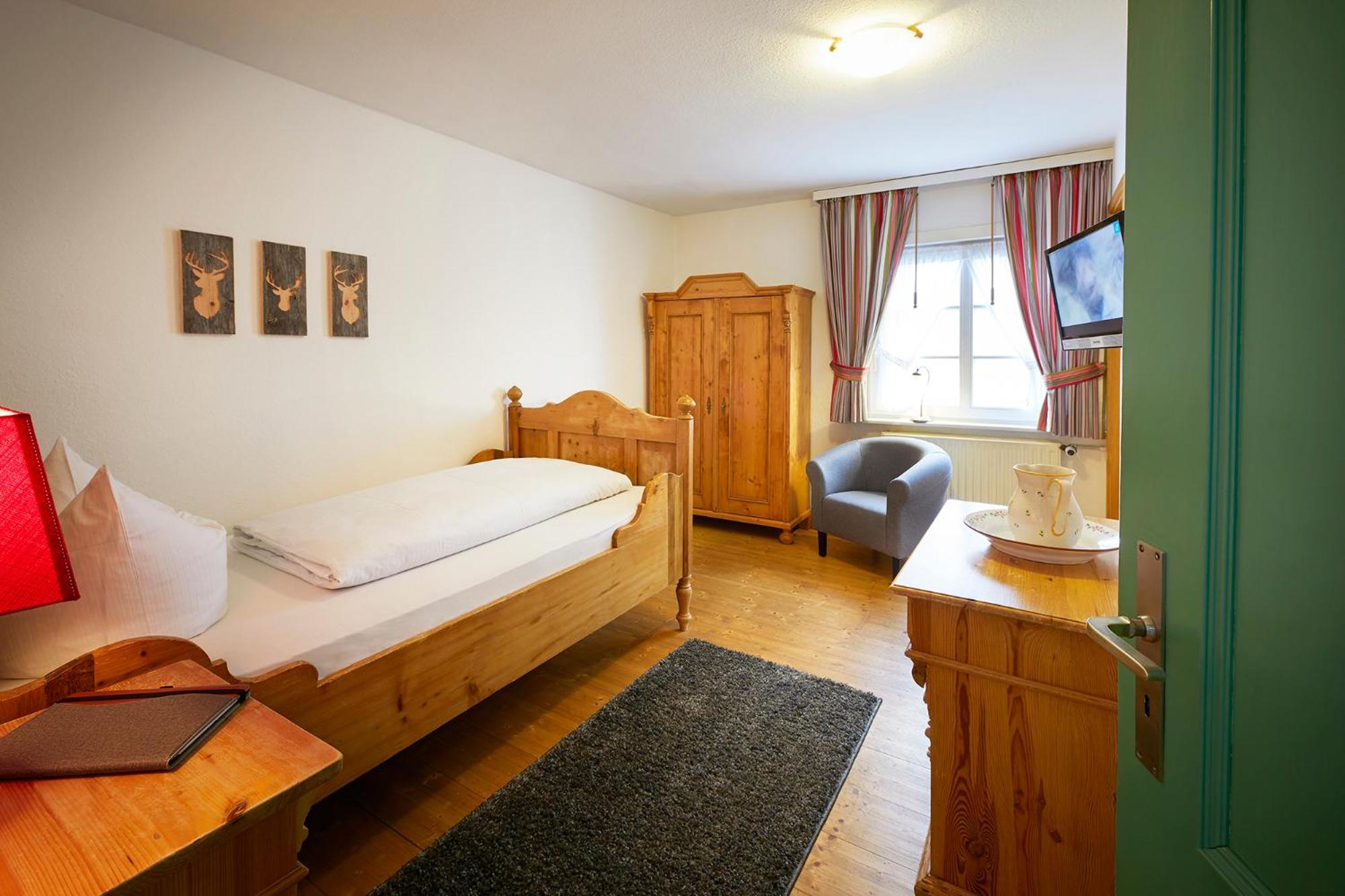 Budget Single Room Street view photo 1