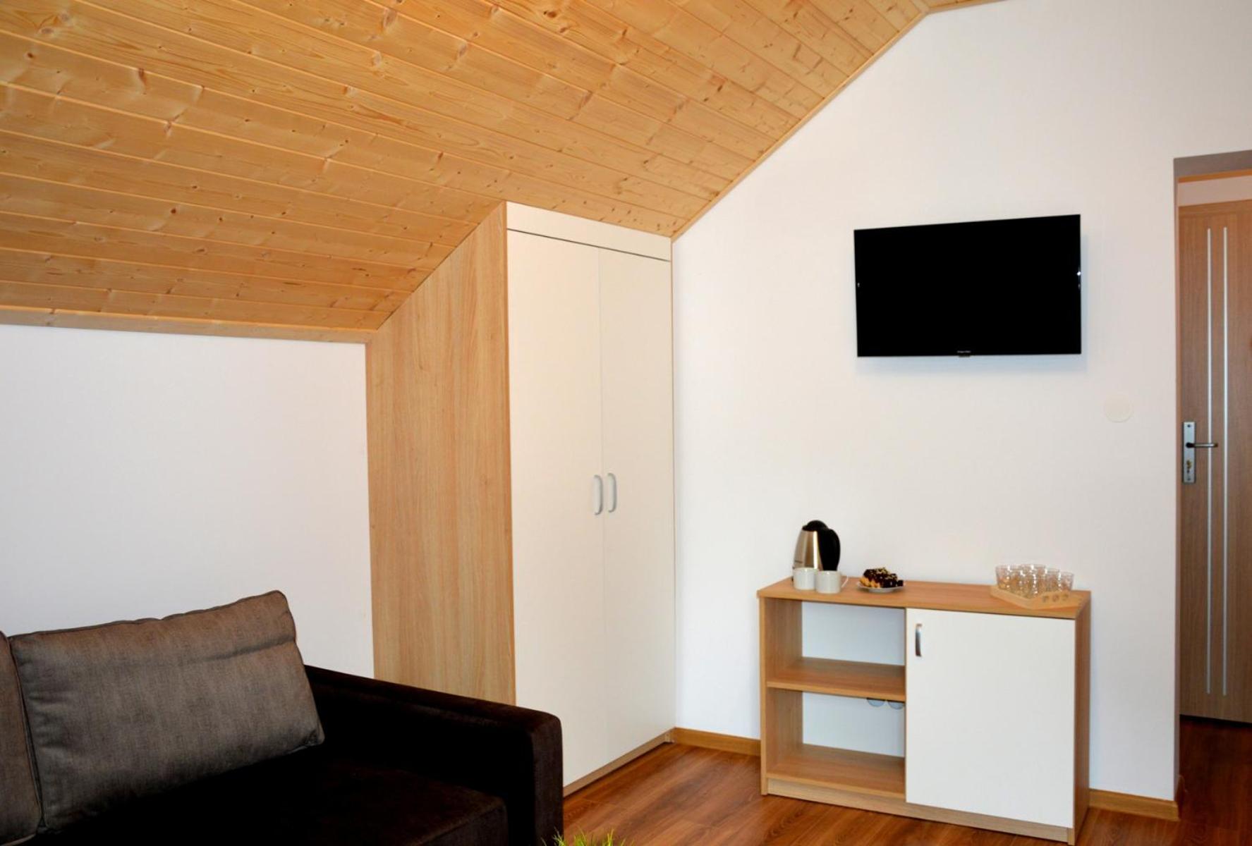 Quadruple Room with Private Bathroom photo 2