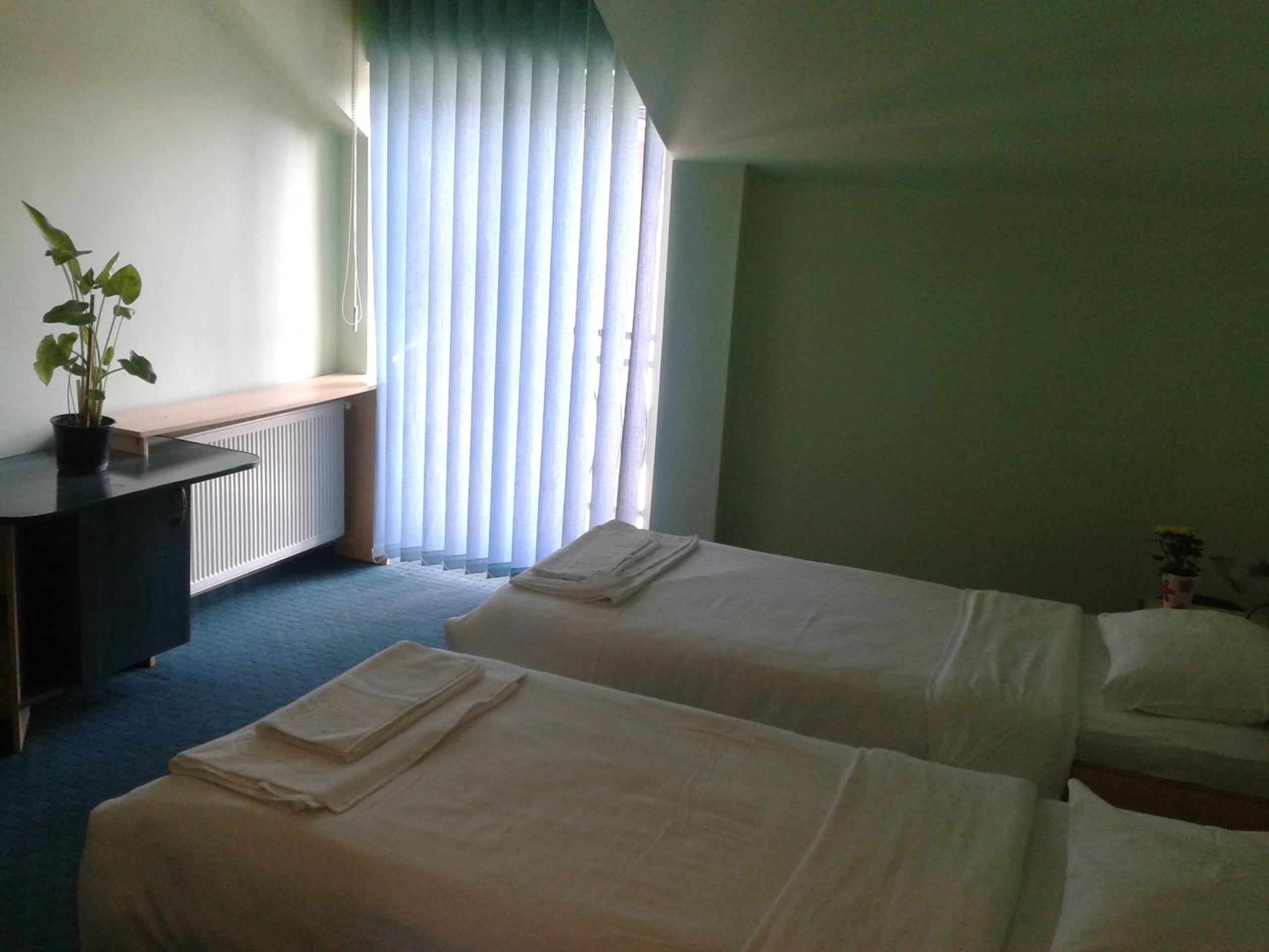 Twin Room - Photo 4