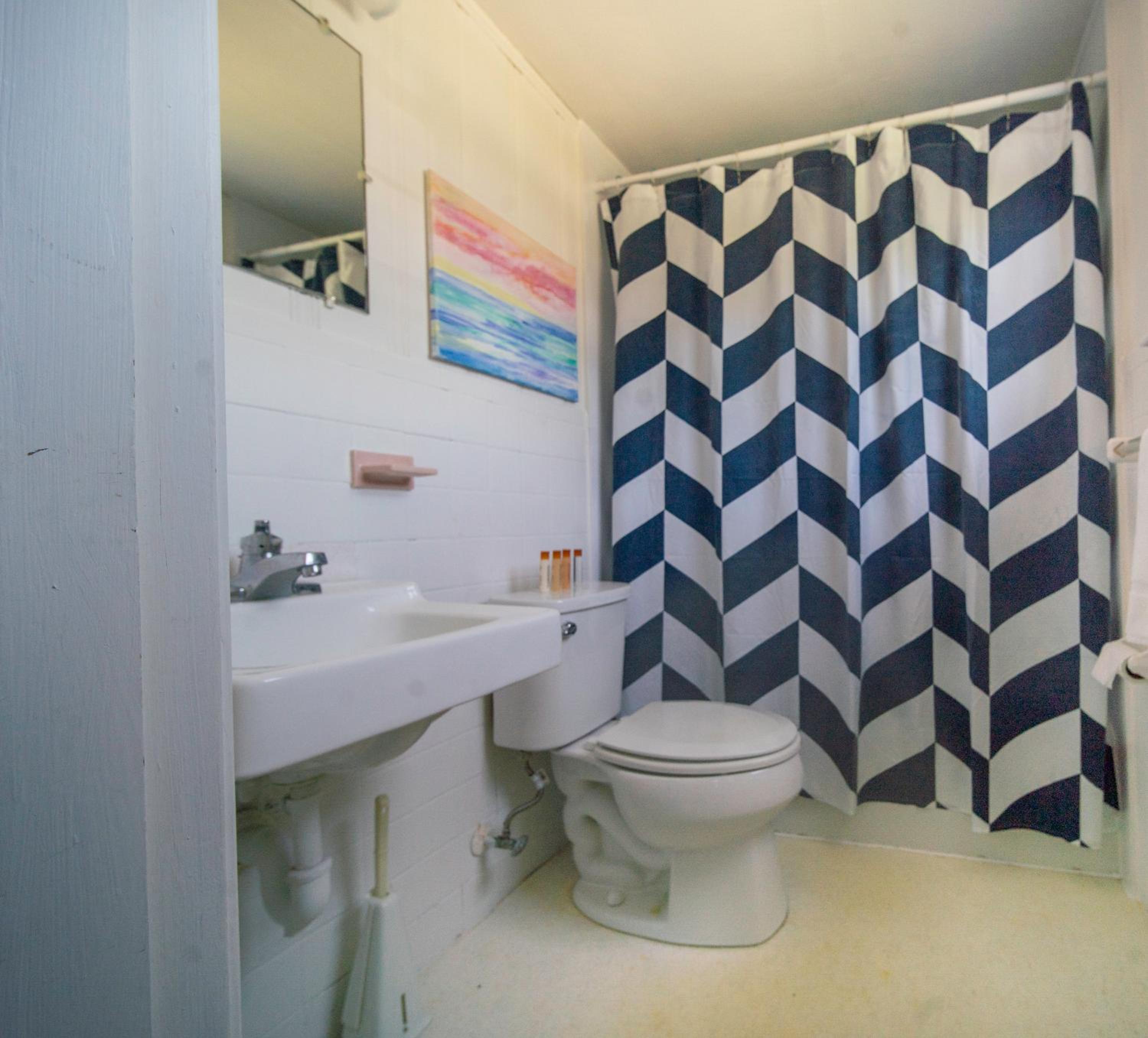  Vintage Decor Queen Bed Ocean View photo 2