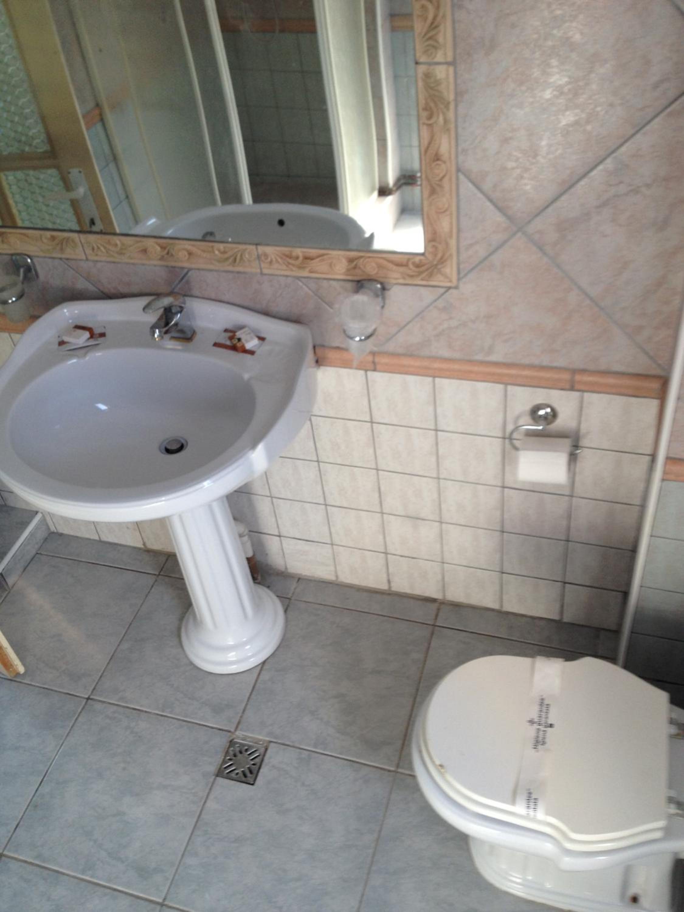 Twin Room - Photo 5