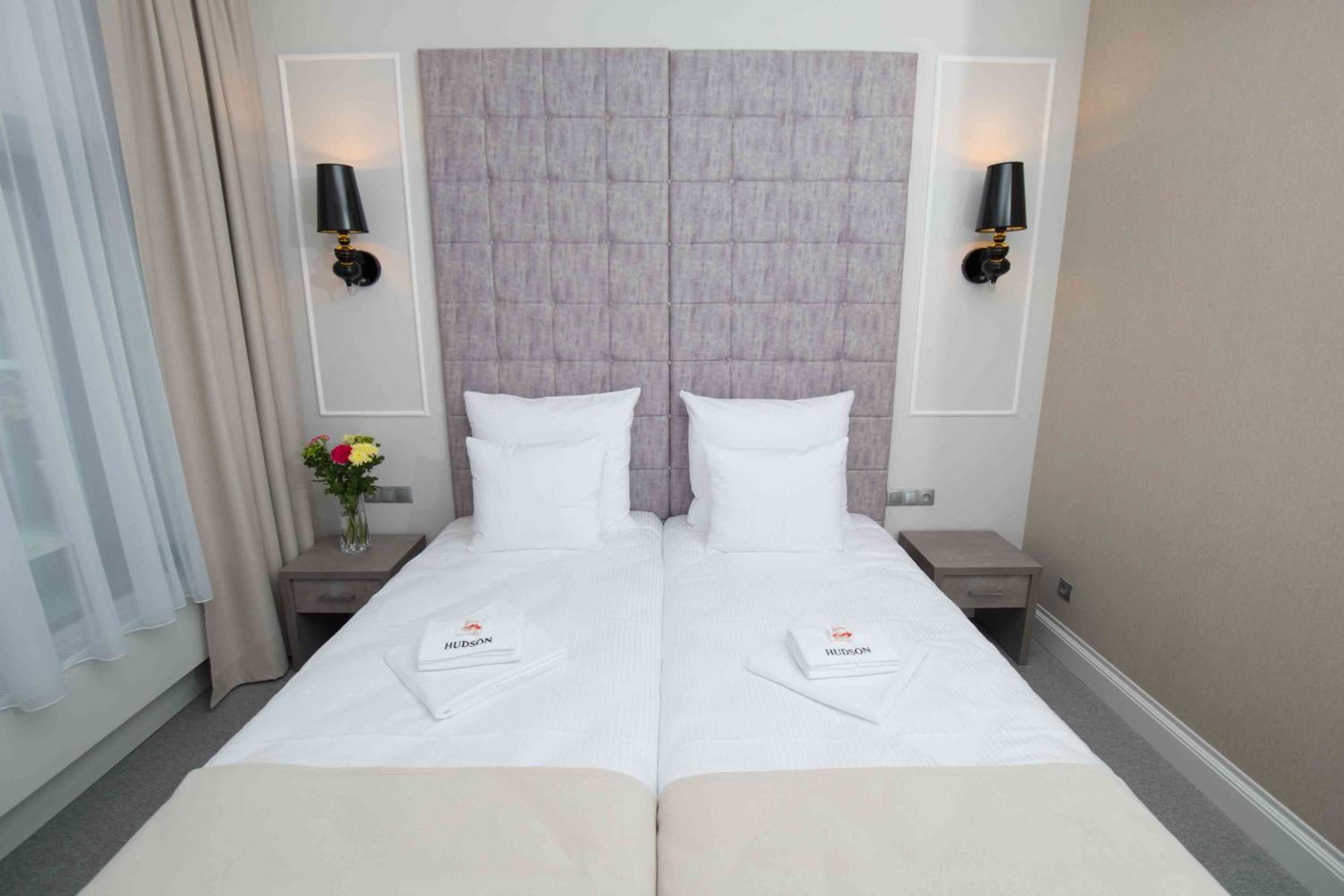 Twin Room with Private Bathroom - Photo 6