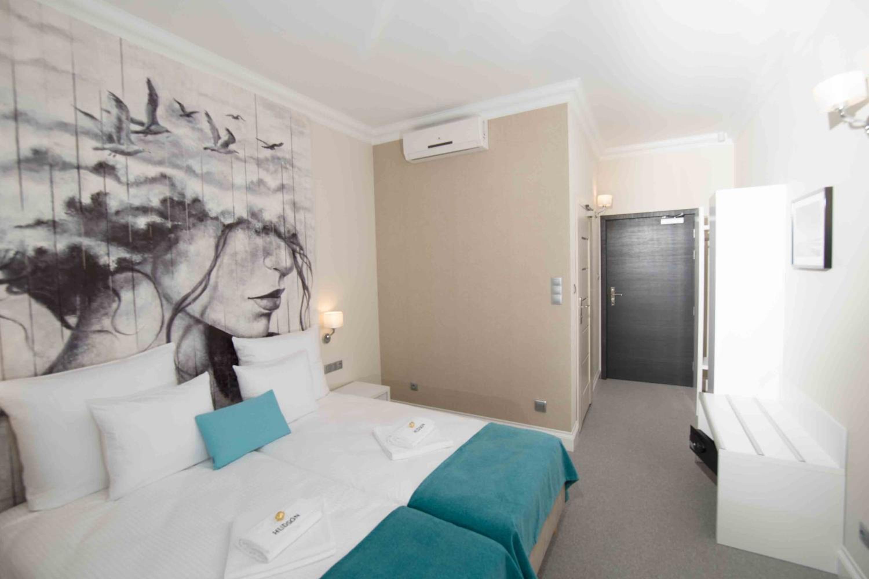 Twin Room with Bathroom - Photo 5