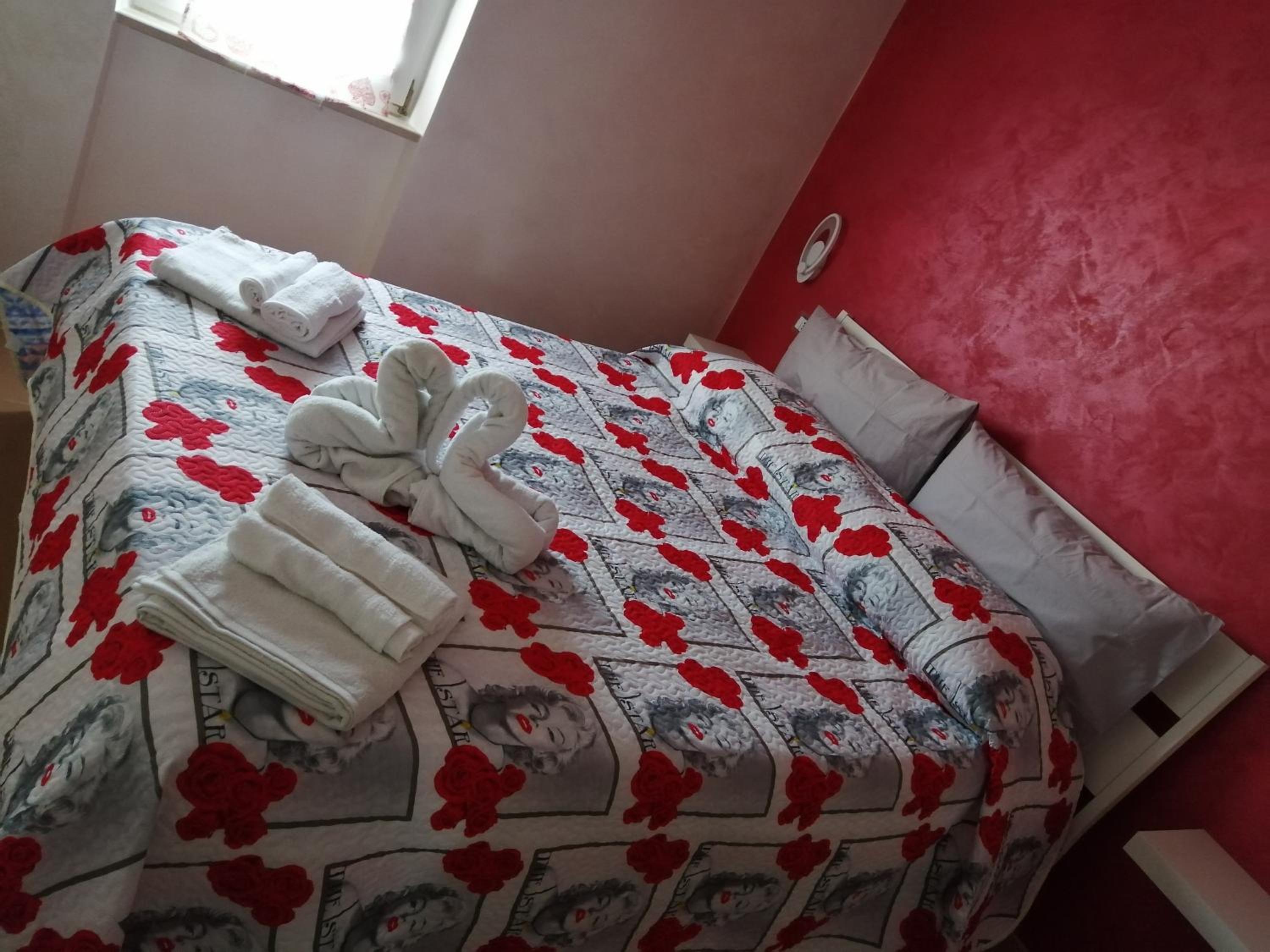 Quadruple Room with Private Bathroom - Photo 17