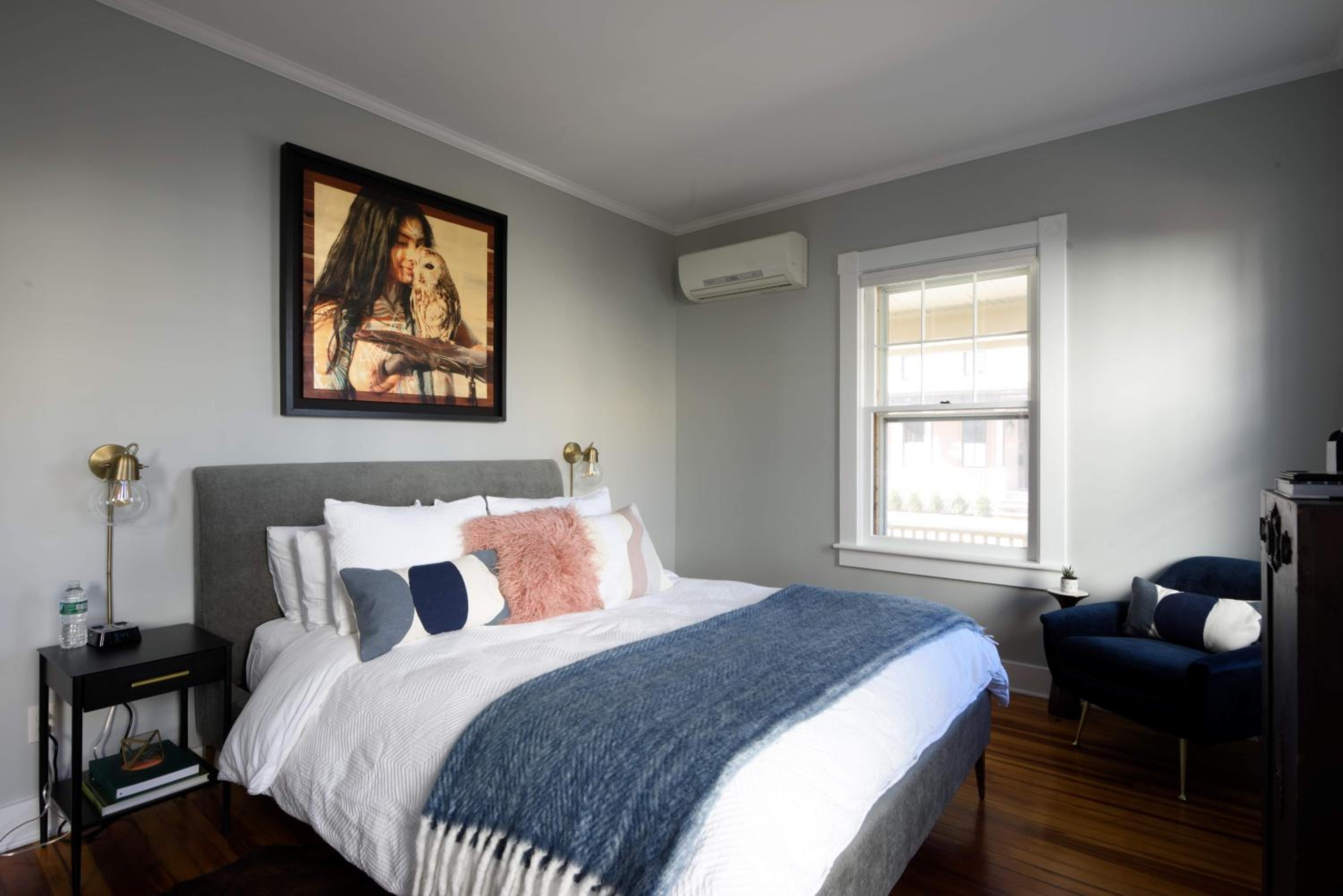 Deluxe Queen Suite photo 1