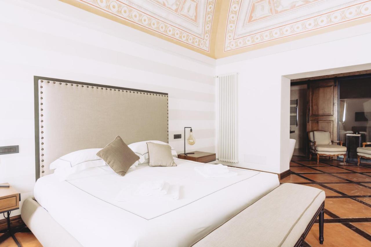 Suite - Photo 11