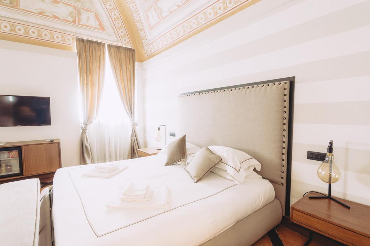 Suite - Photo 18