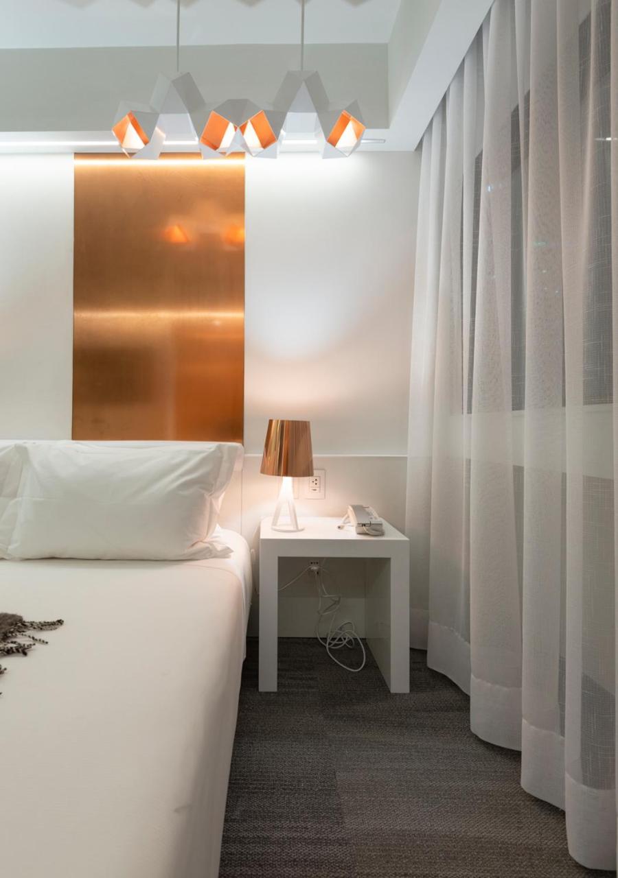Standard Queen Room - Photo 7