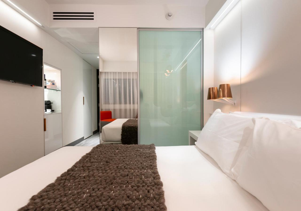 Standard Queen Room - Photo 8