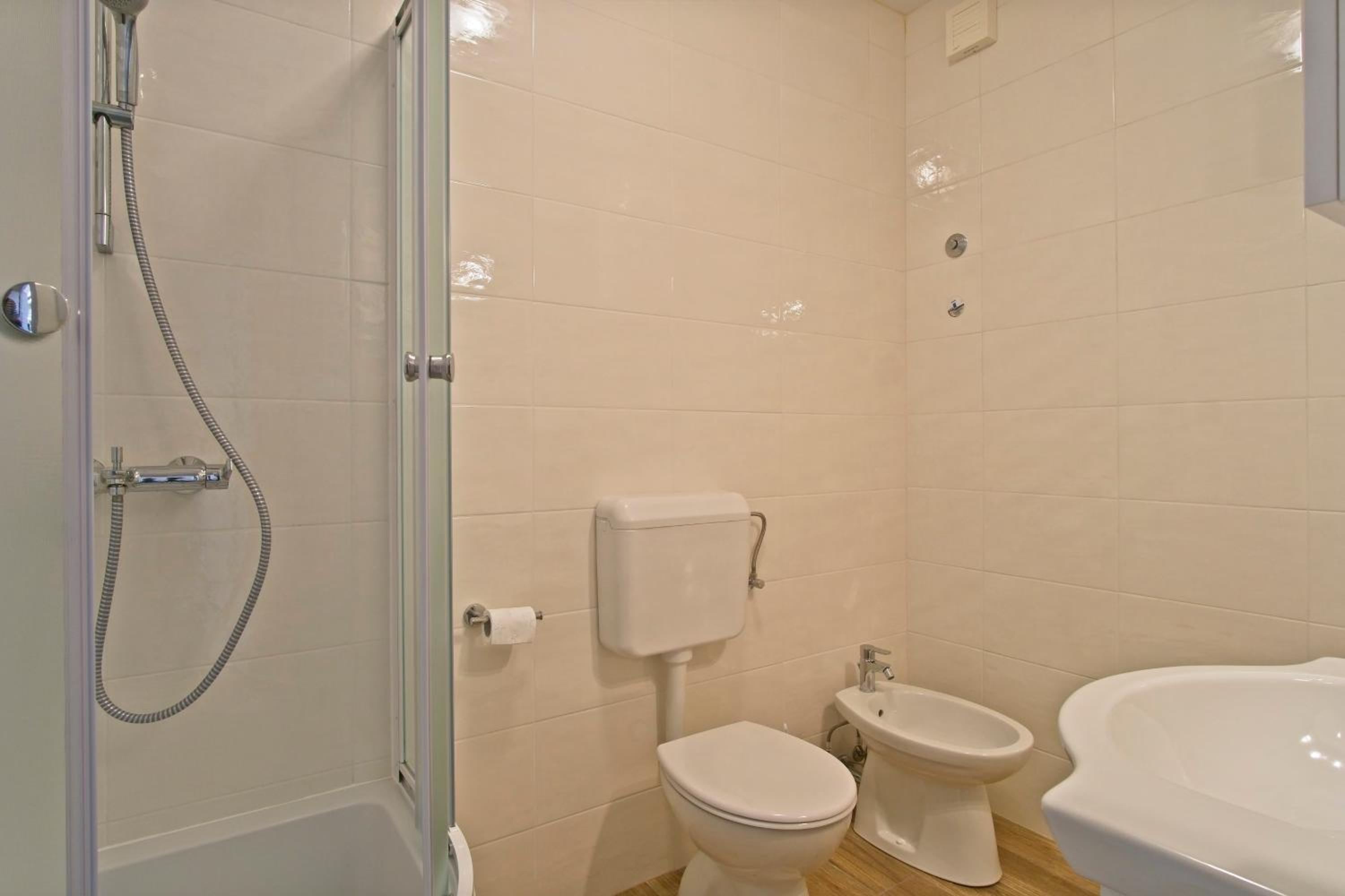 One-Bedroom Apartment photo 3
