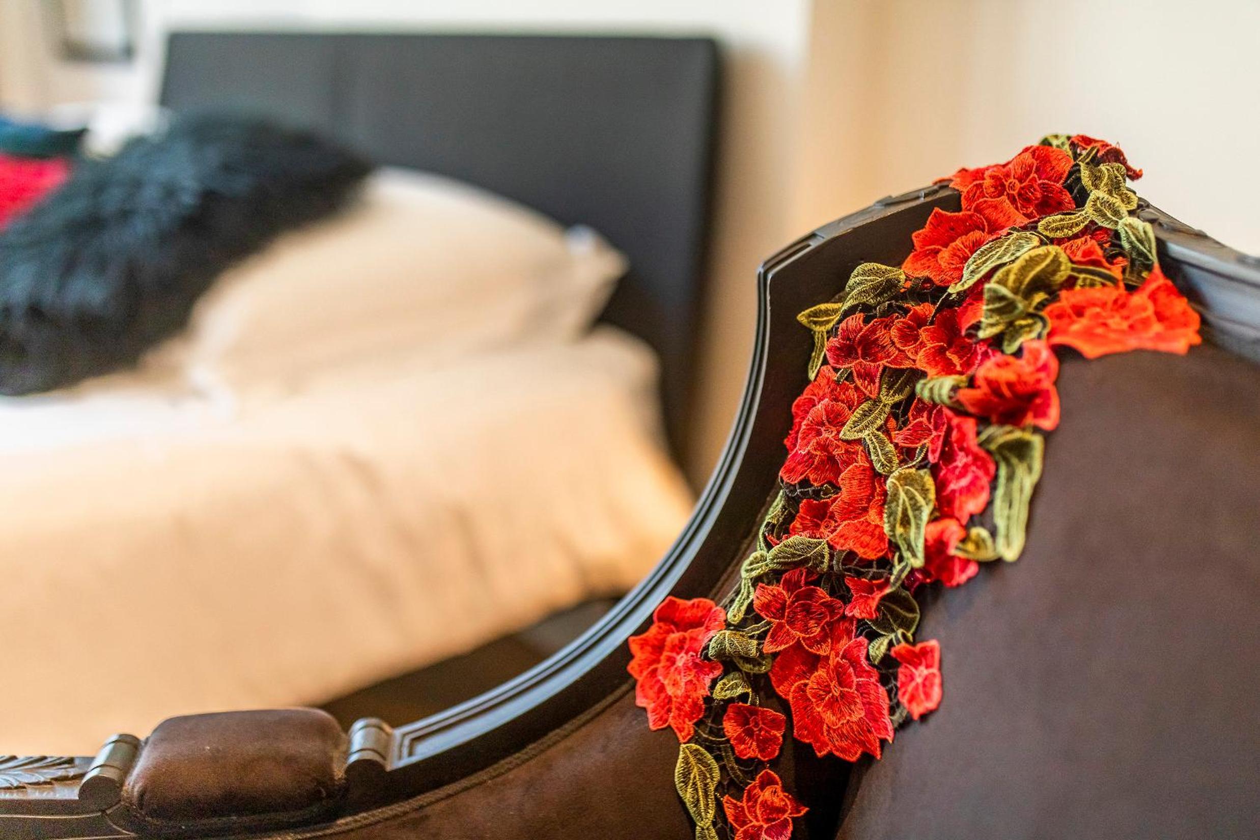 Deluxe Double Room with Balcony - Photo 8